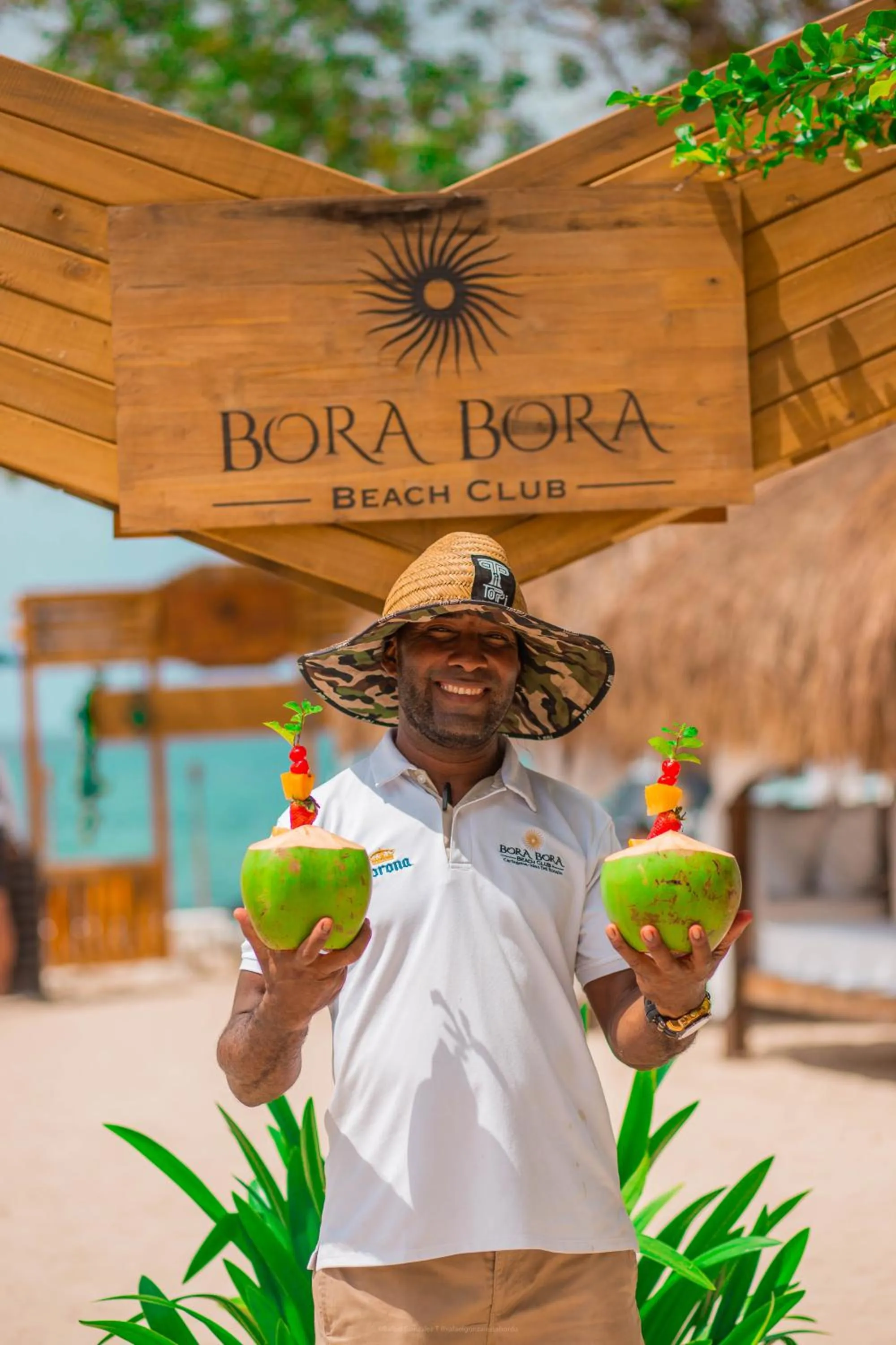 People in Bora Bora Cartagena
