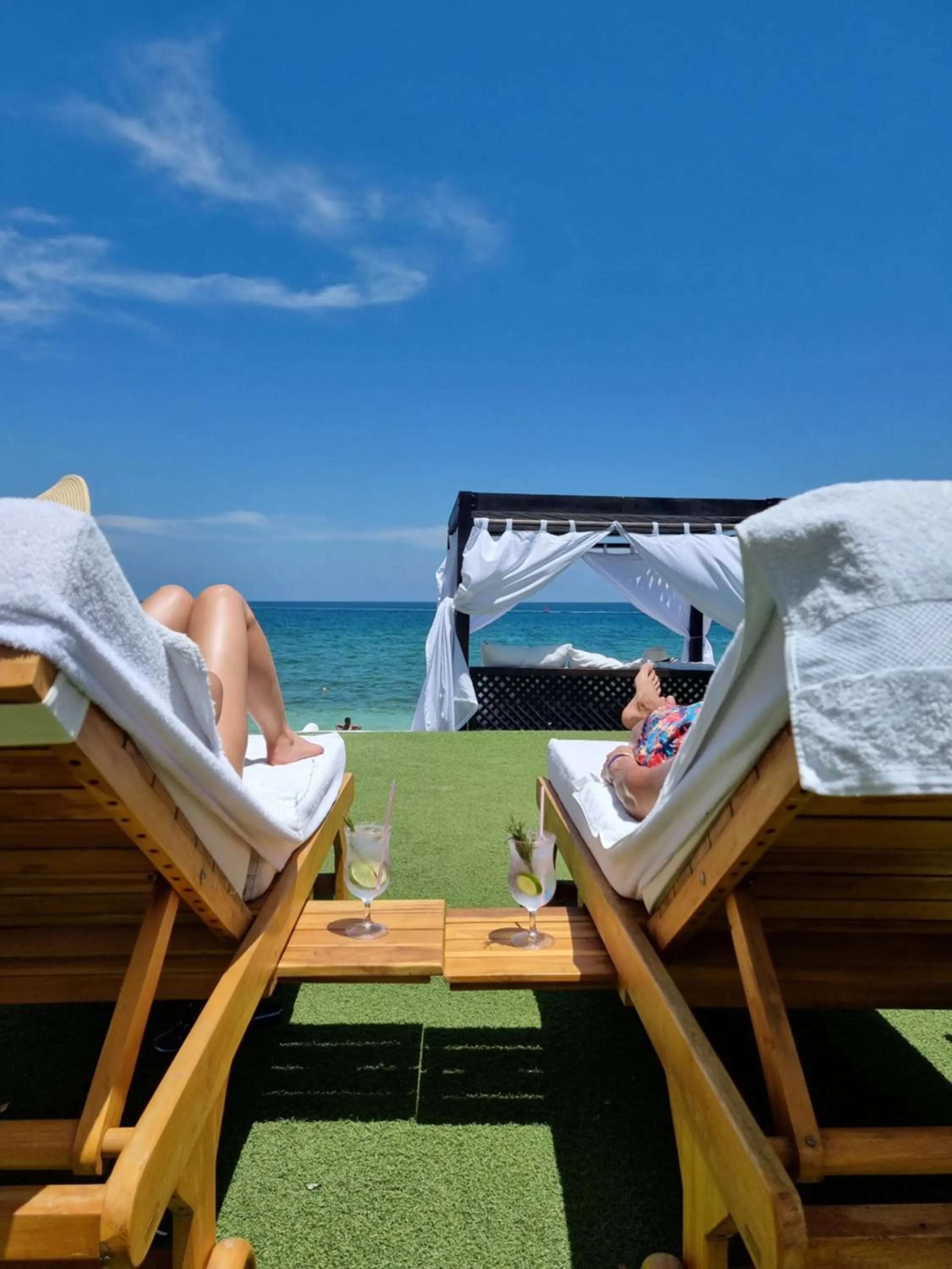 People in Bora Bora Cartagena