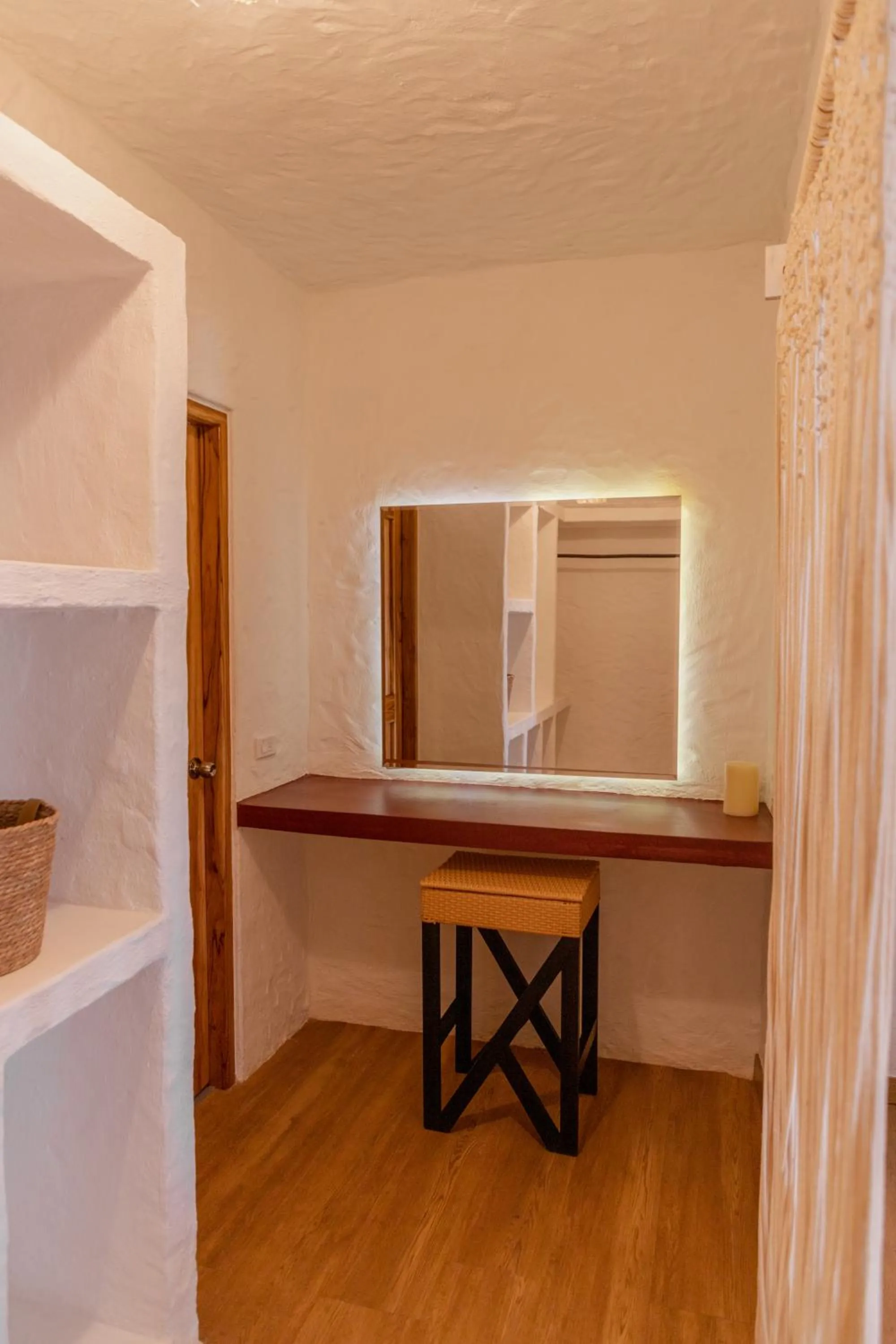 wardrobe in Bora Bora Cartagena