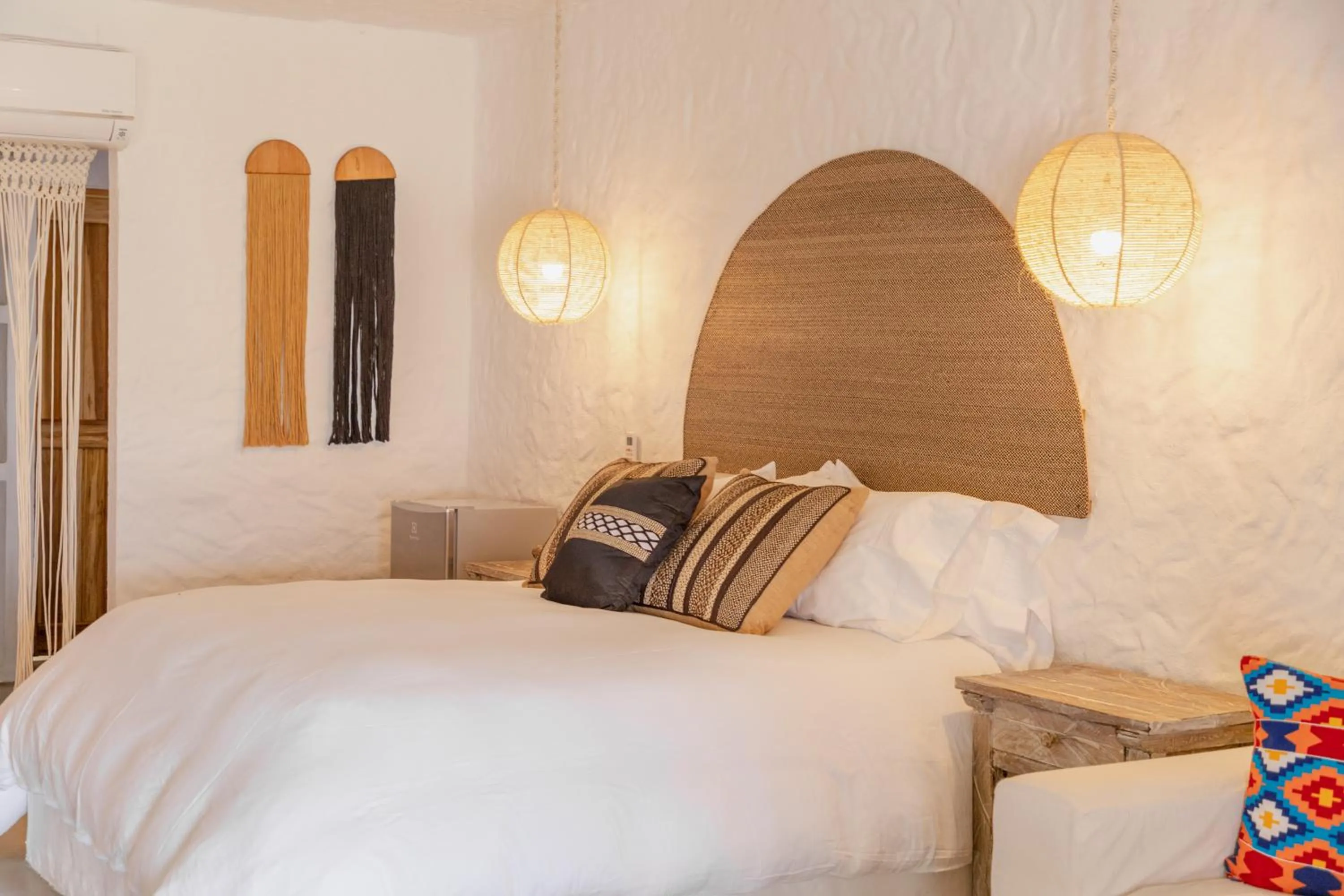 Photo of the whole room, Bed in Bora Bora Cartagena