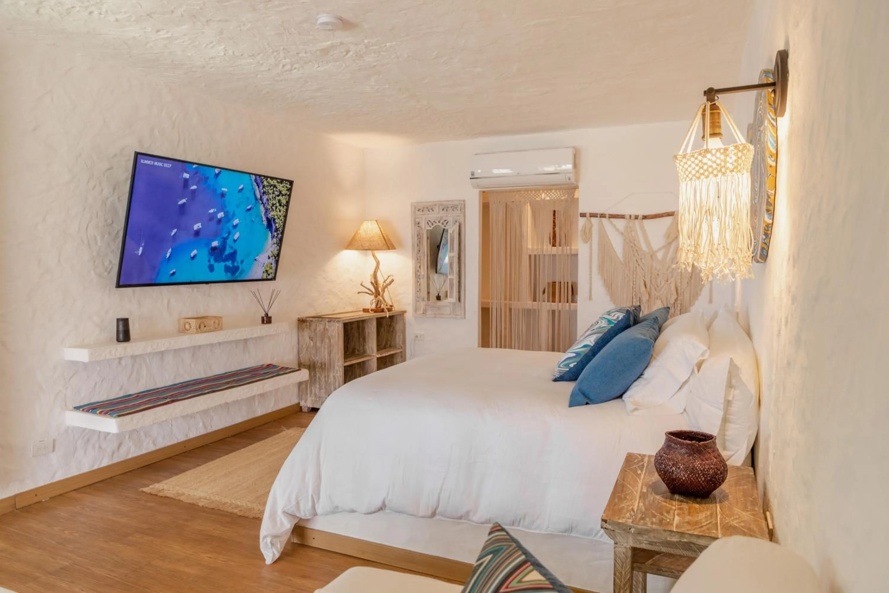 Bed in Bora Bora Cartagena