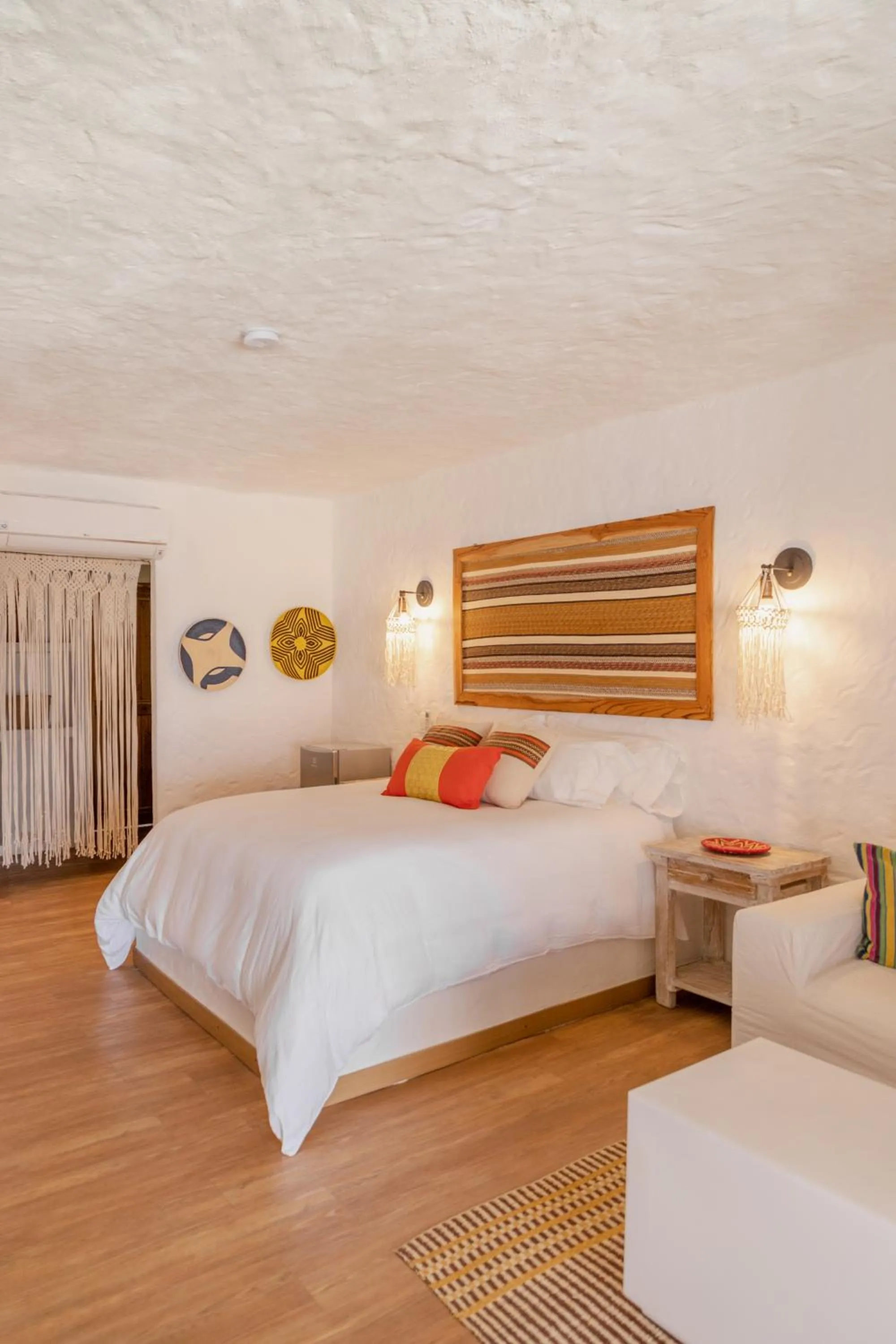 Photo of the whole room, Bed in Bora Bora Cartagena
