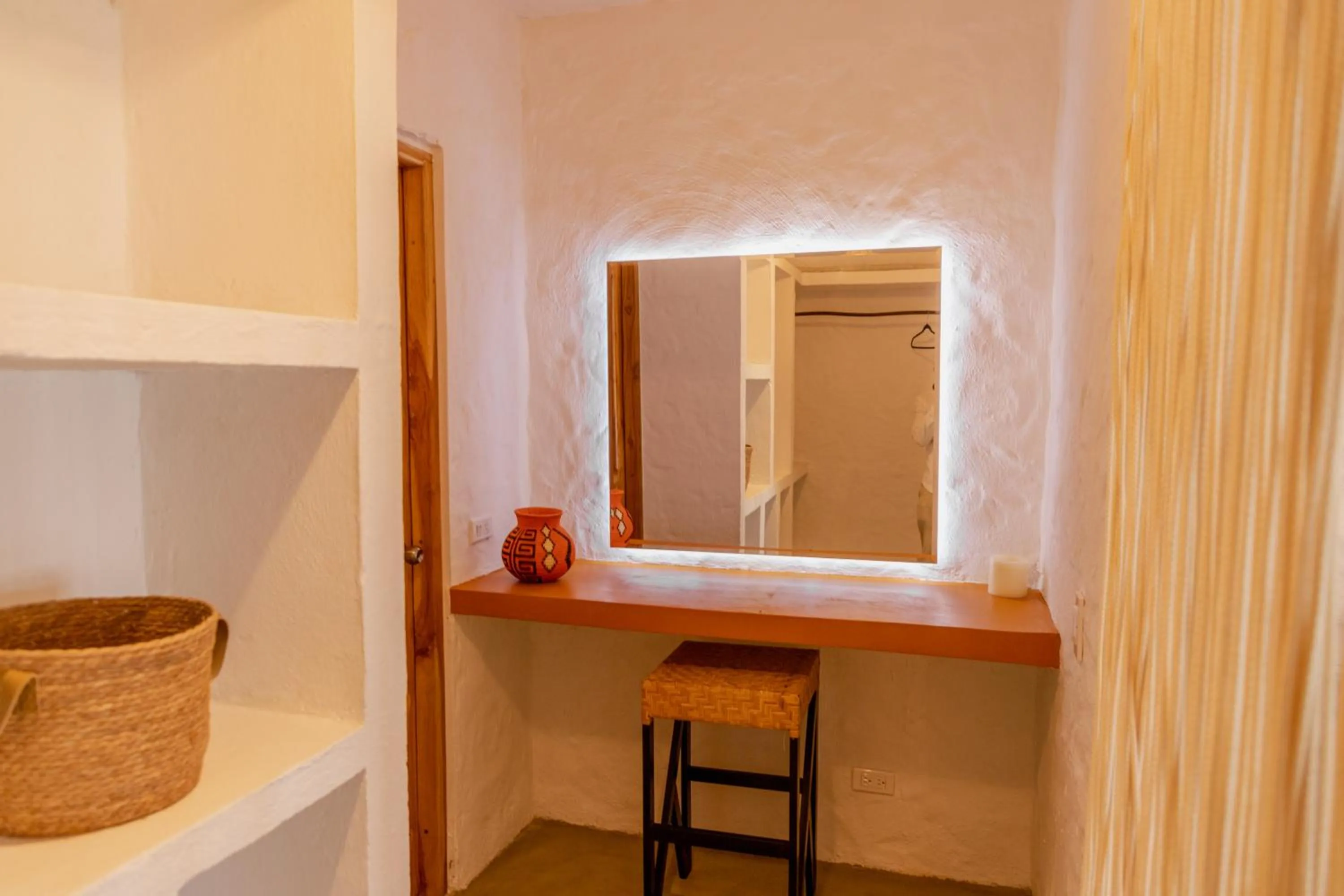 wardrobe in Bora Bora Cartagena