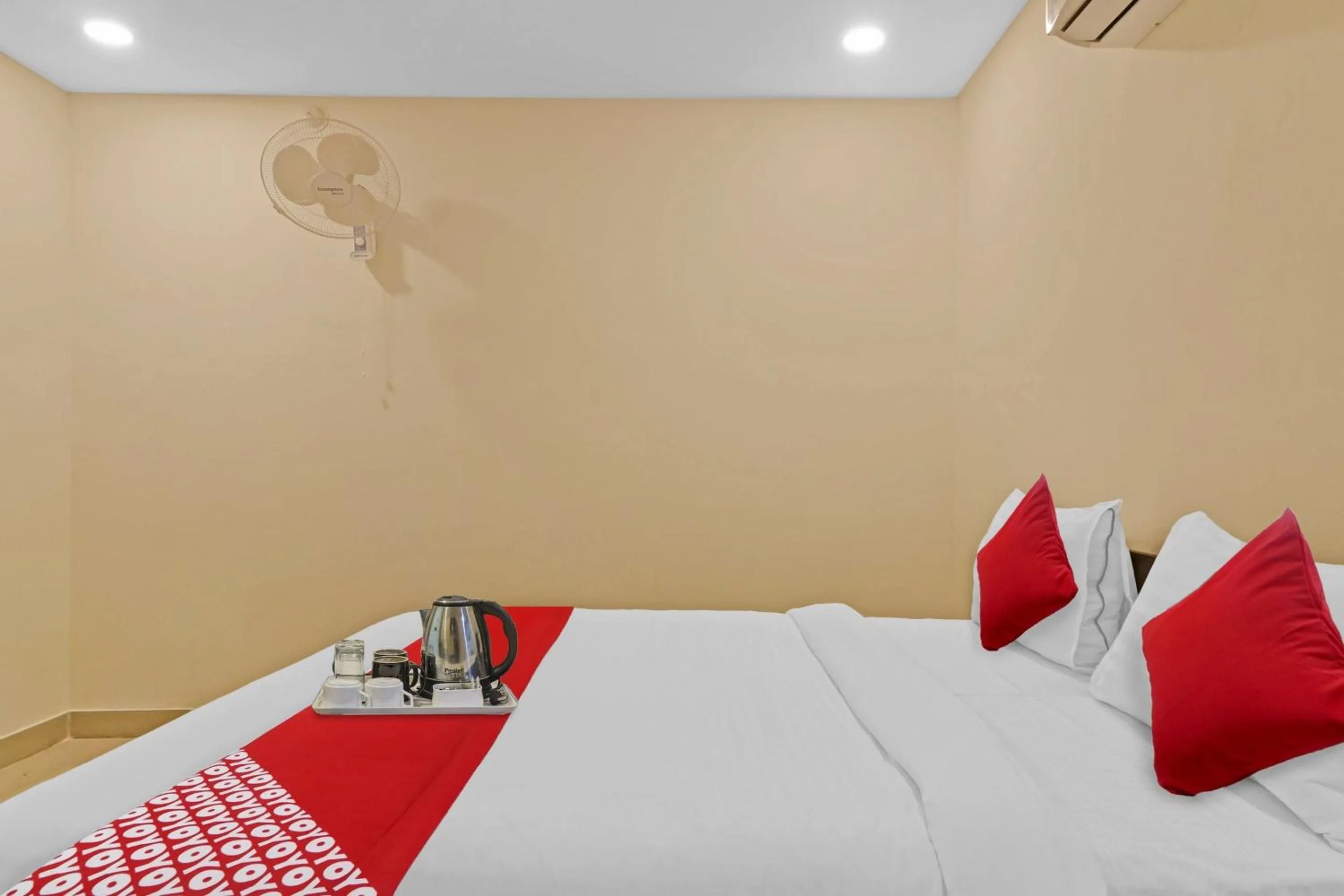 Bedroom, Bed in Hotel O City Holiday