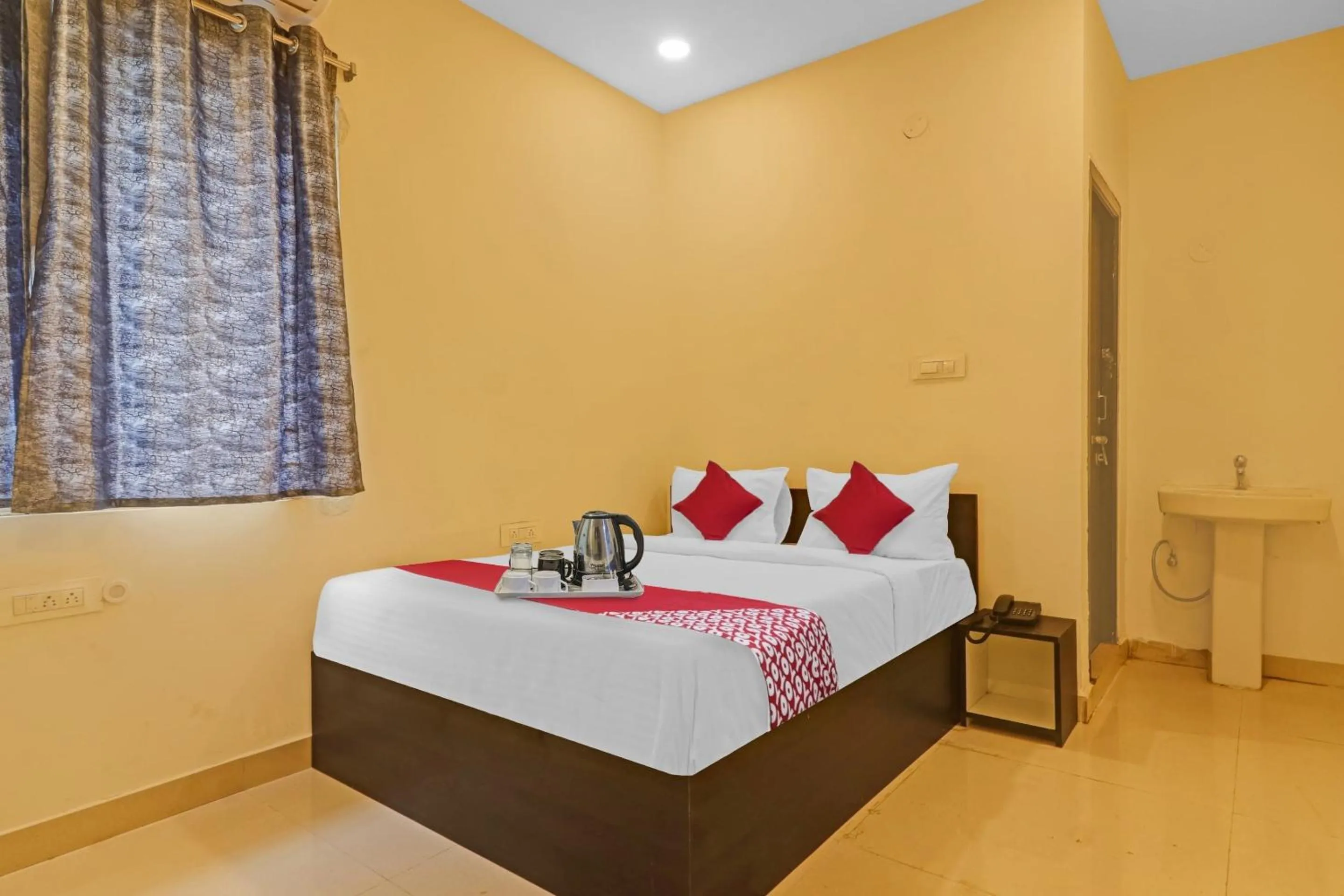 Bedroom, Bed in Hotel O City Holiday