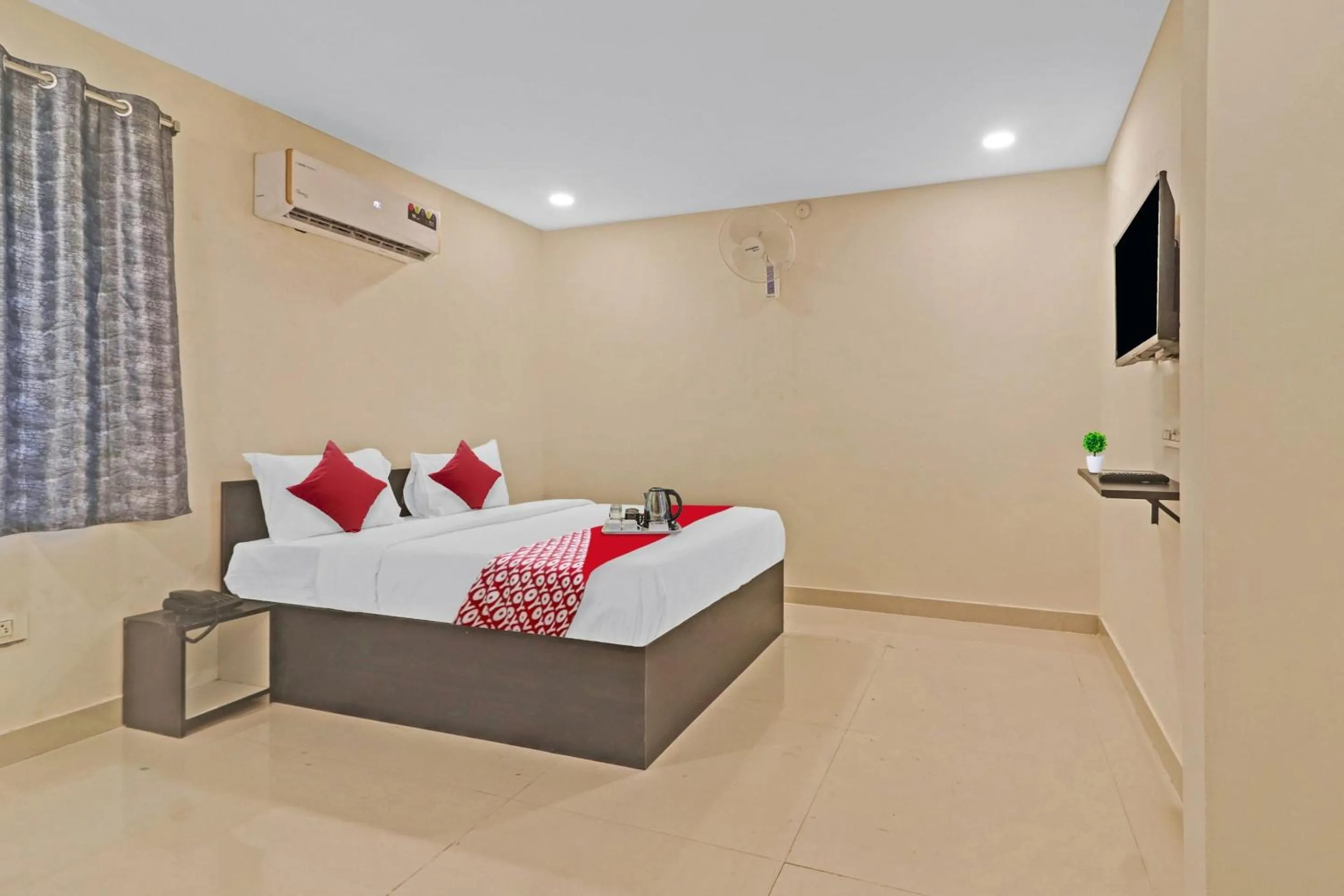 Bedroom, Bed in Hotel O City Holiday