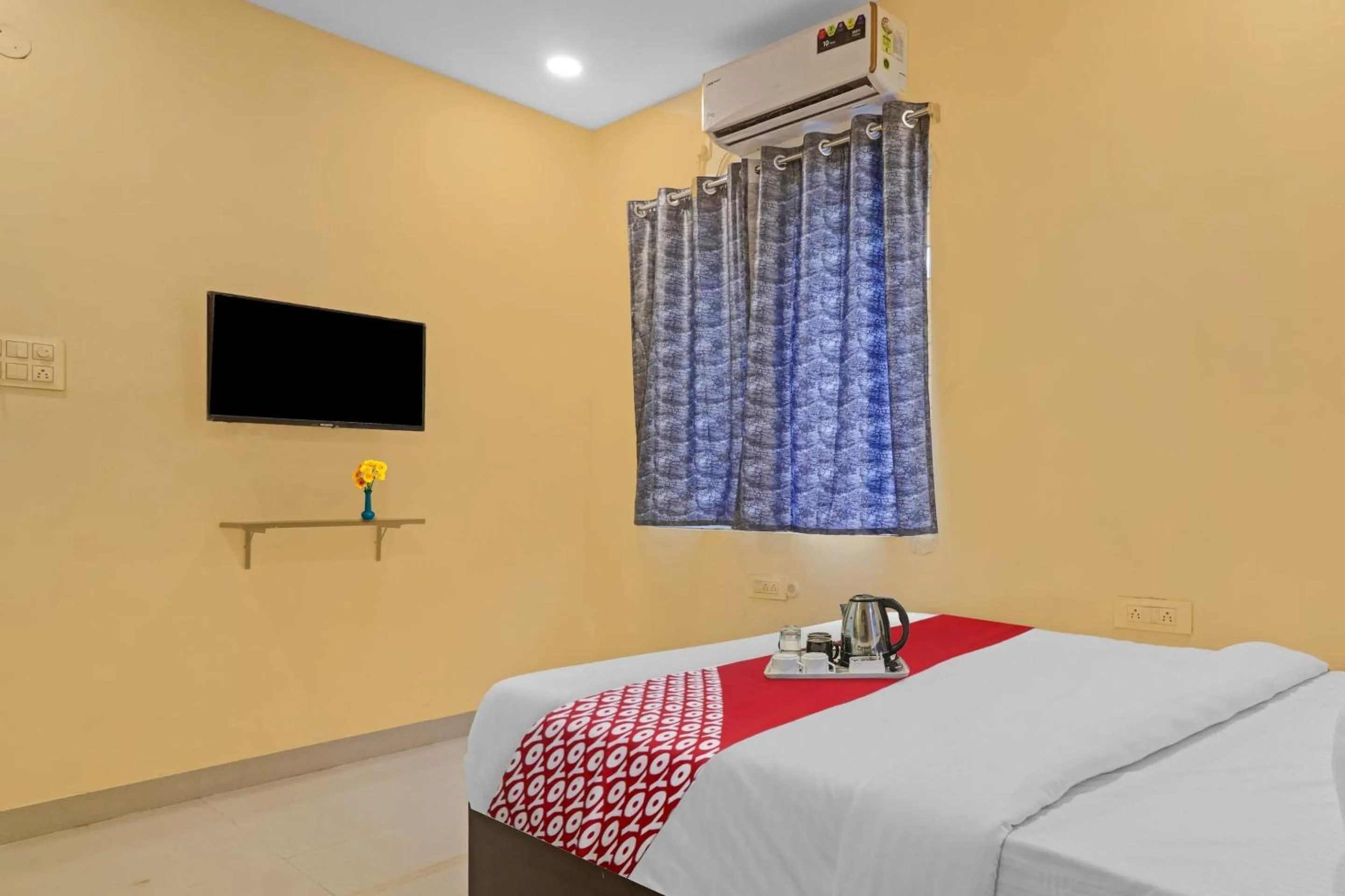 Bedroom, Bed in Hotel O City Holiday