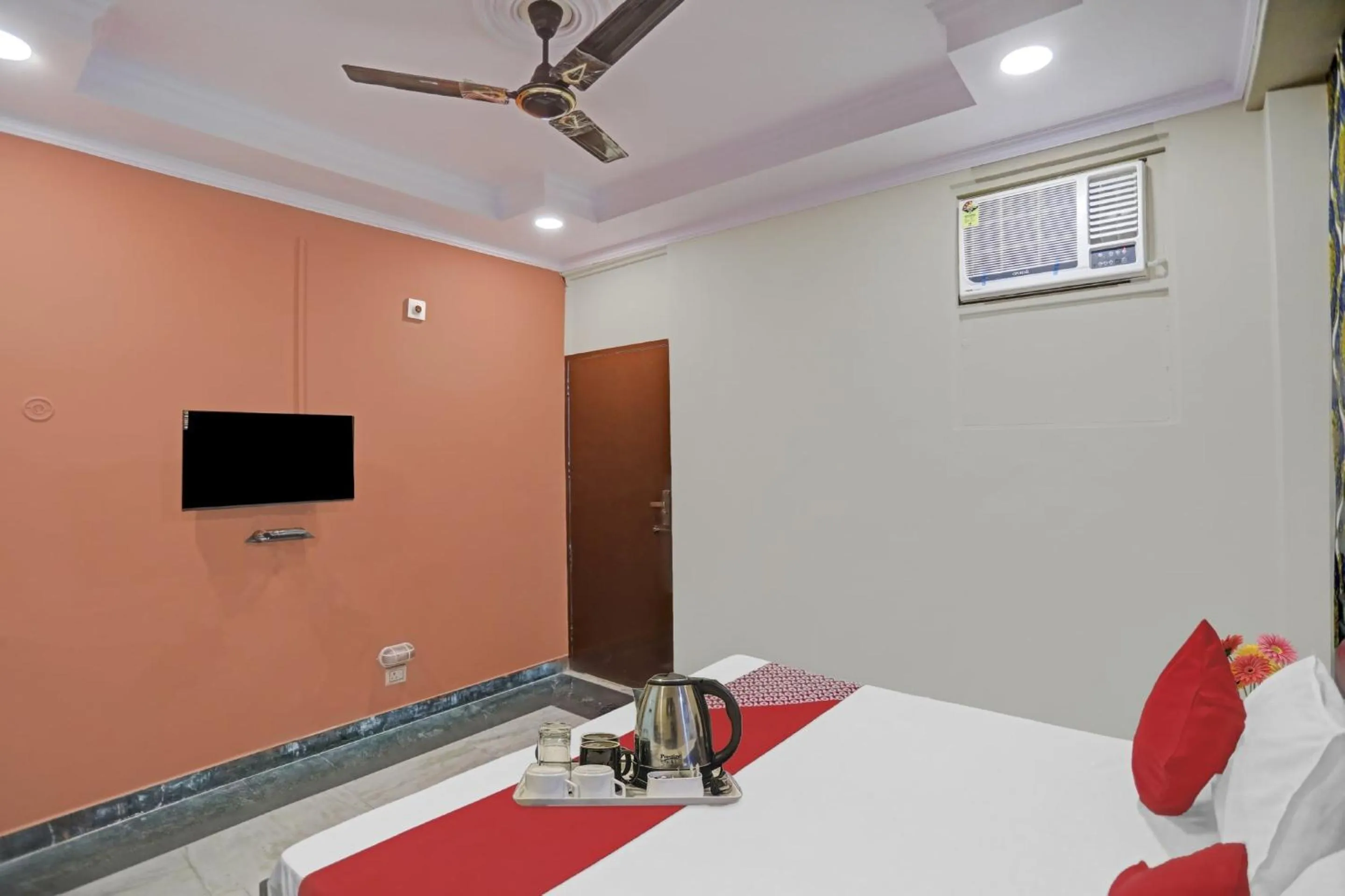 Bedroom in Hotel O Metro Inn