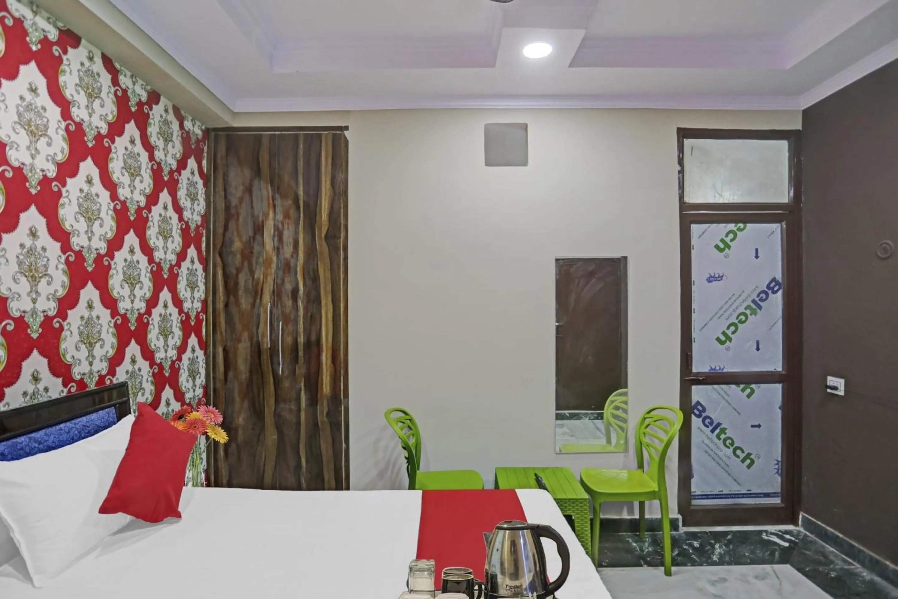 Bedroom in Hotel O Metro Inn