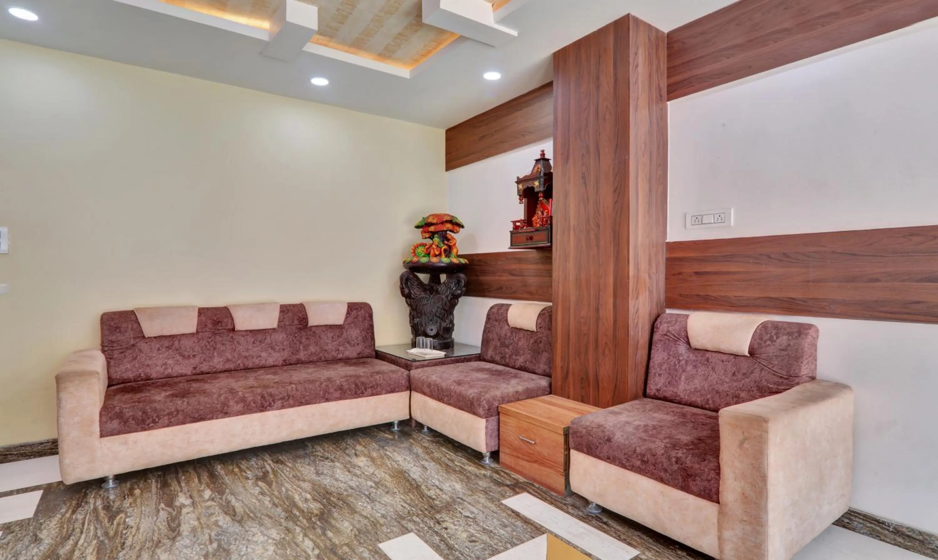 Breakfast in Itsy Hotels Royal Galaxy - 3 km From Sangam