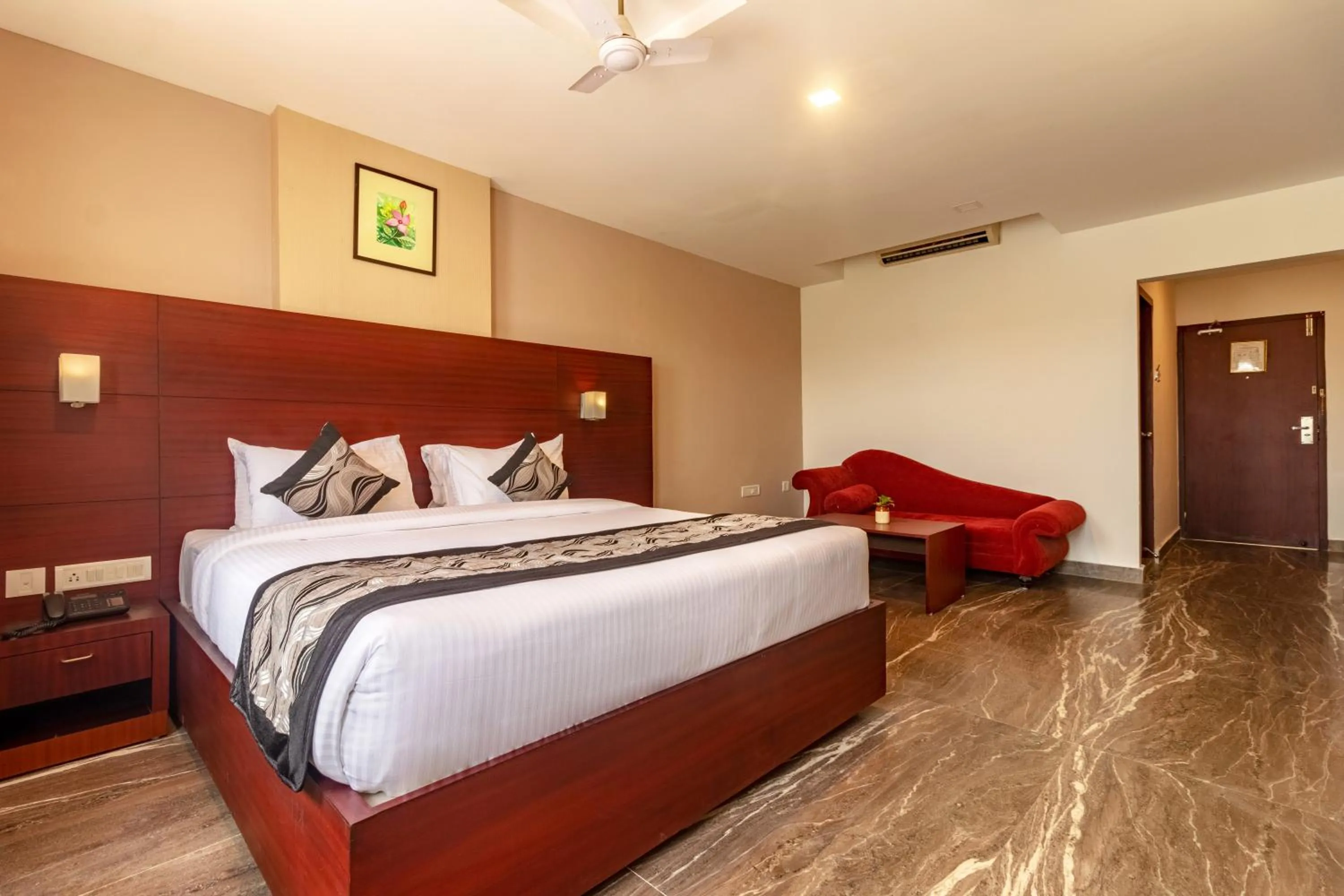 Bed in Zip By Spree Hotels Mangala Towers Thrissur
