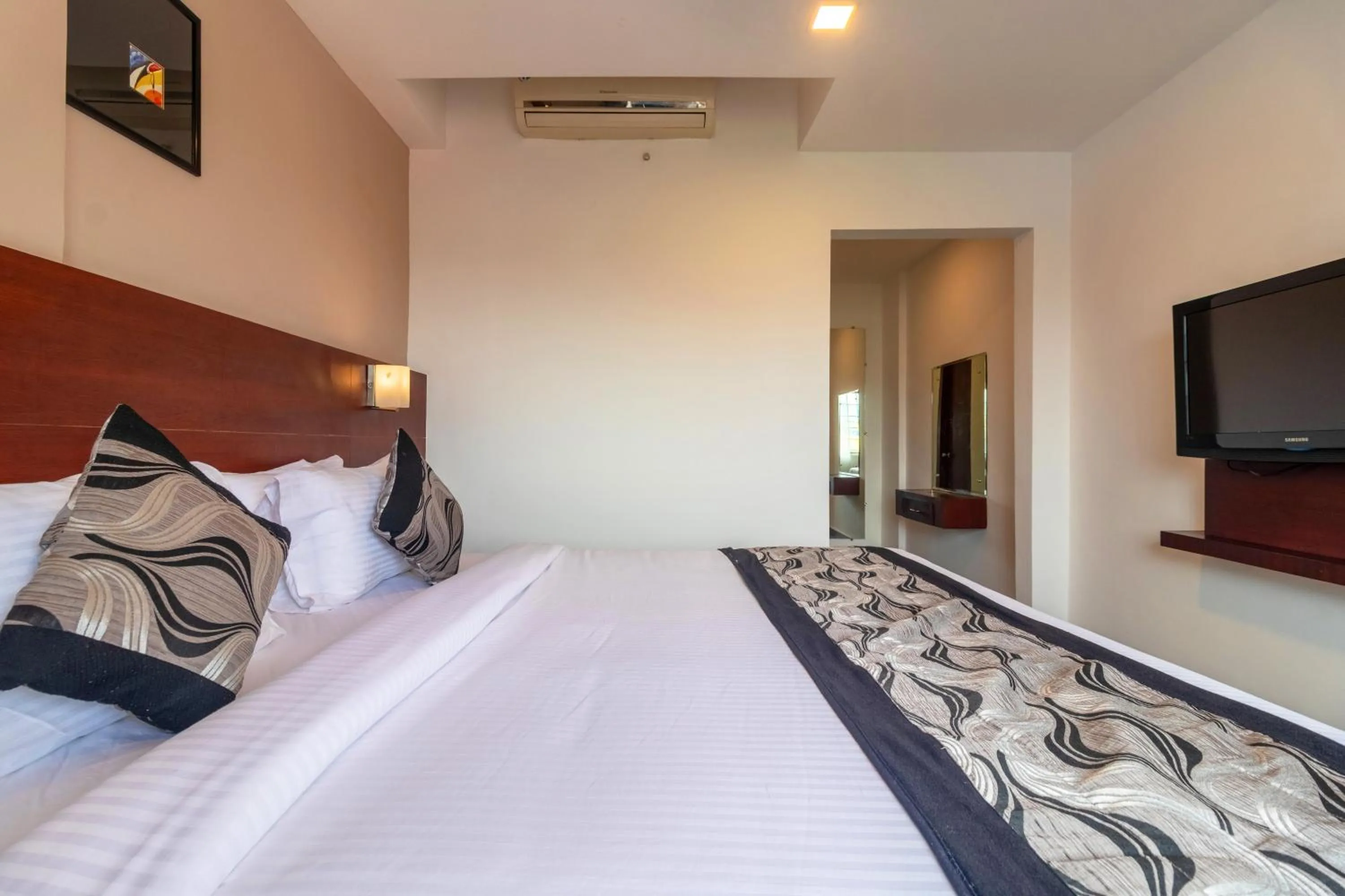 Bed in Zip By Spree Hotels Mangala Towers Thrissur