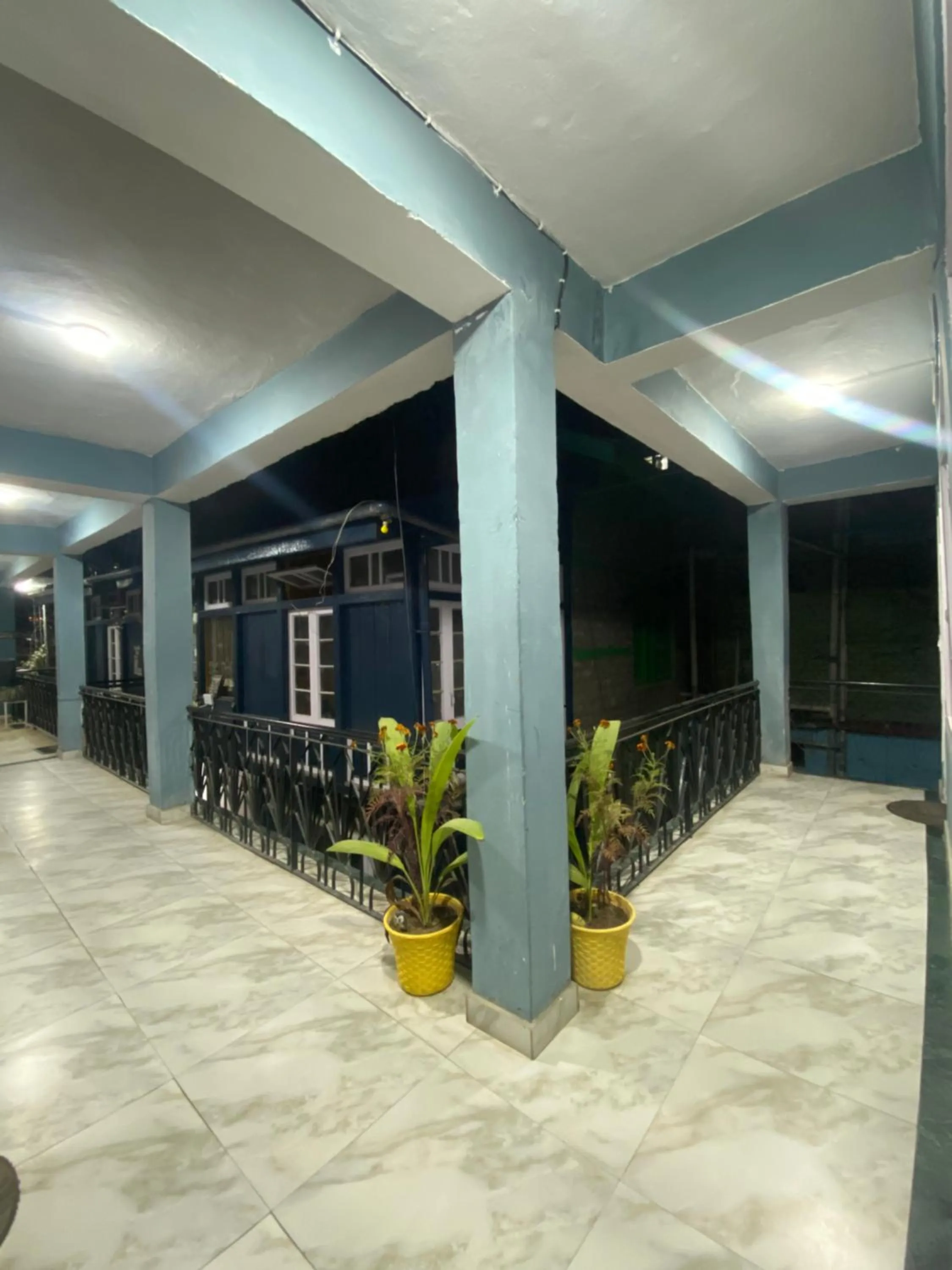 Balcony/Terrace in The Prasher Lodge Mall Road Manali