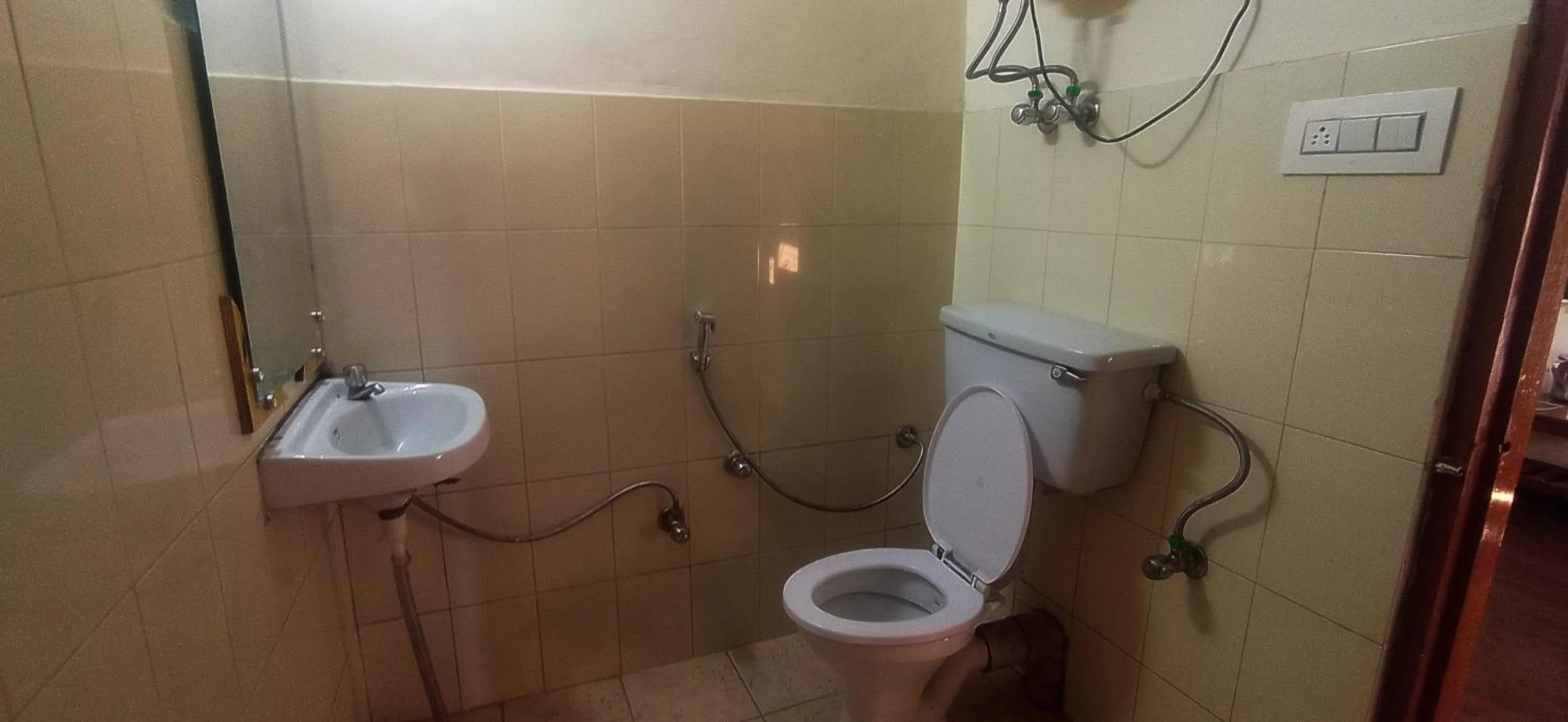 Bathroom in The Prasher Lodge Mall Road Manali
