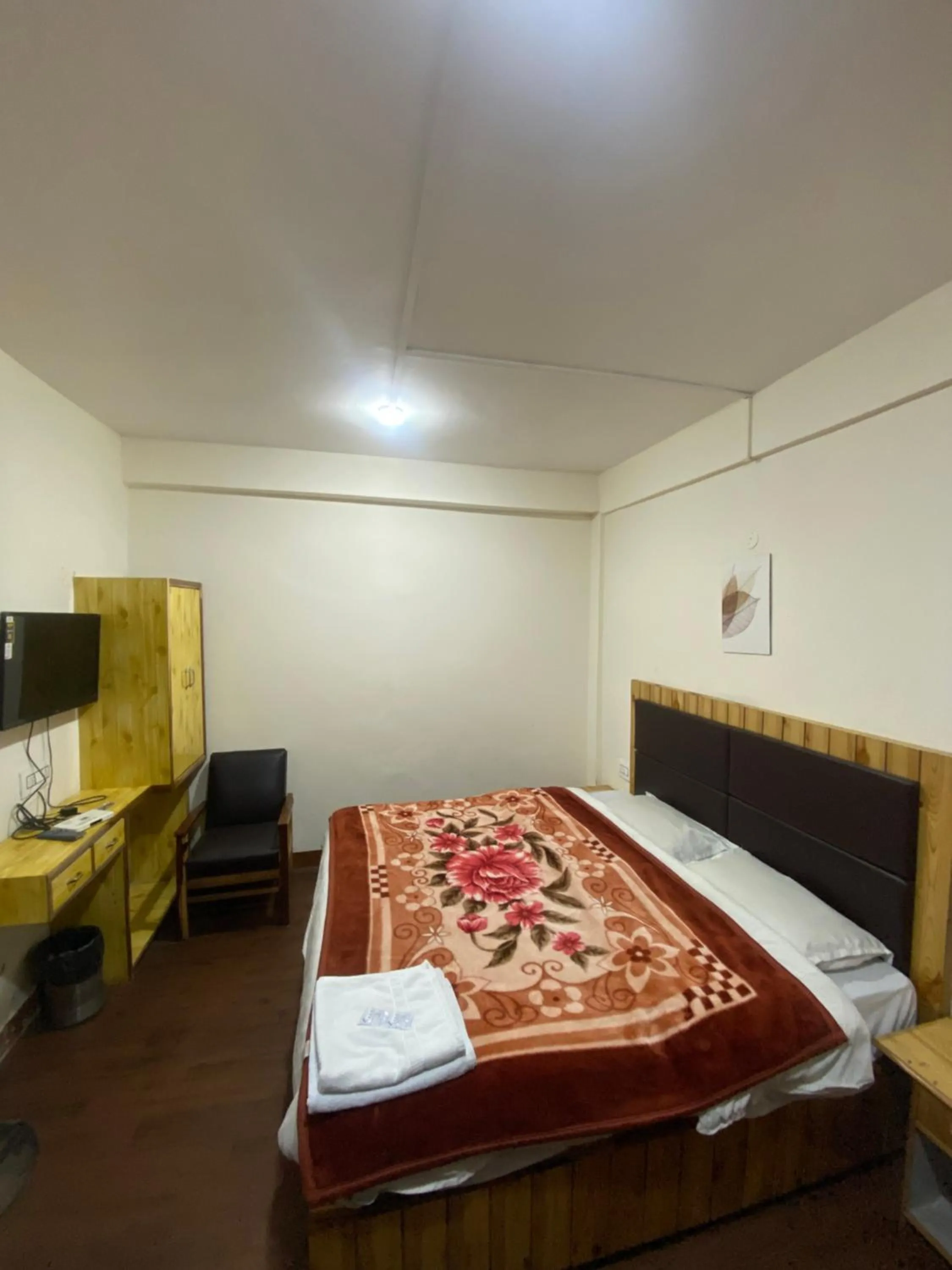 Bedroom in The Prasher Lodge Mall Road Manali