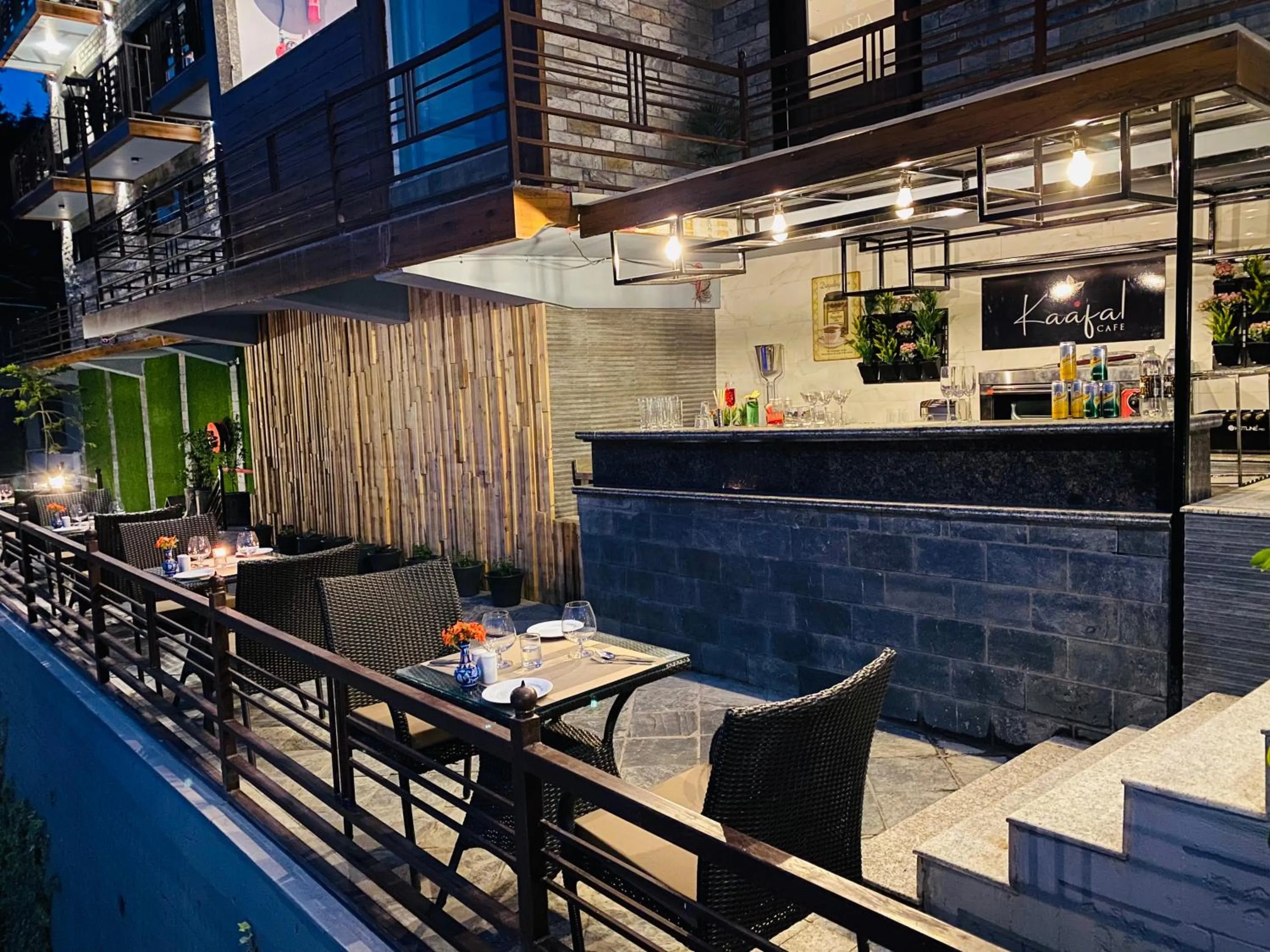 Restaurant/places to eat in juSTa Cliffend Resort & Spa, Mashobra