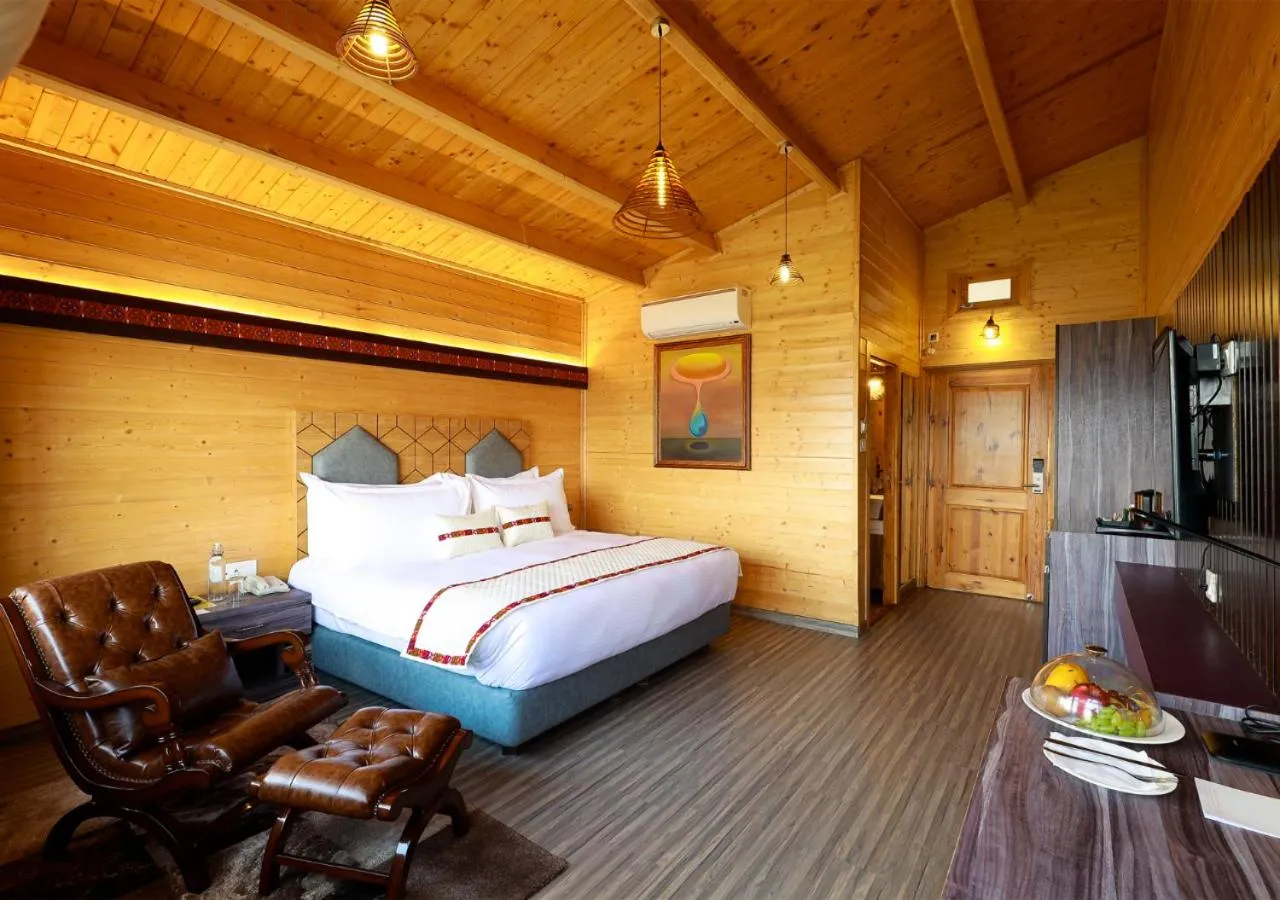 Bedroom, Bed in juSTa Cliffend Resort & Spa, Mashobra