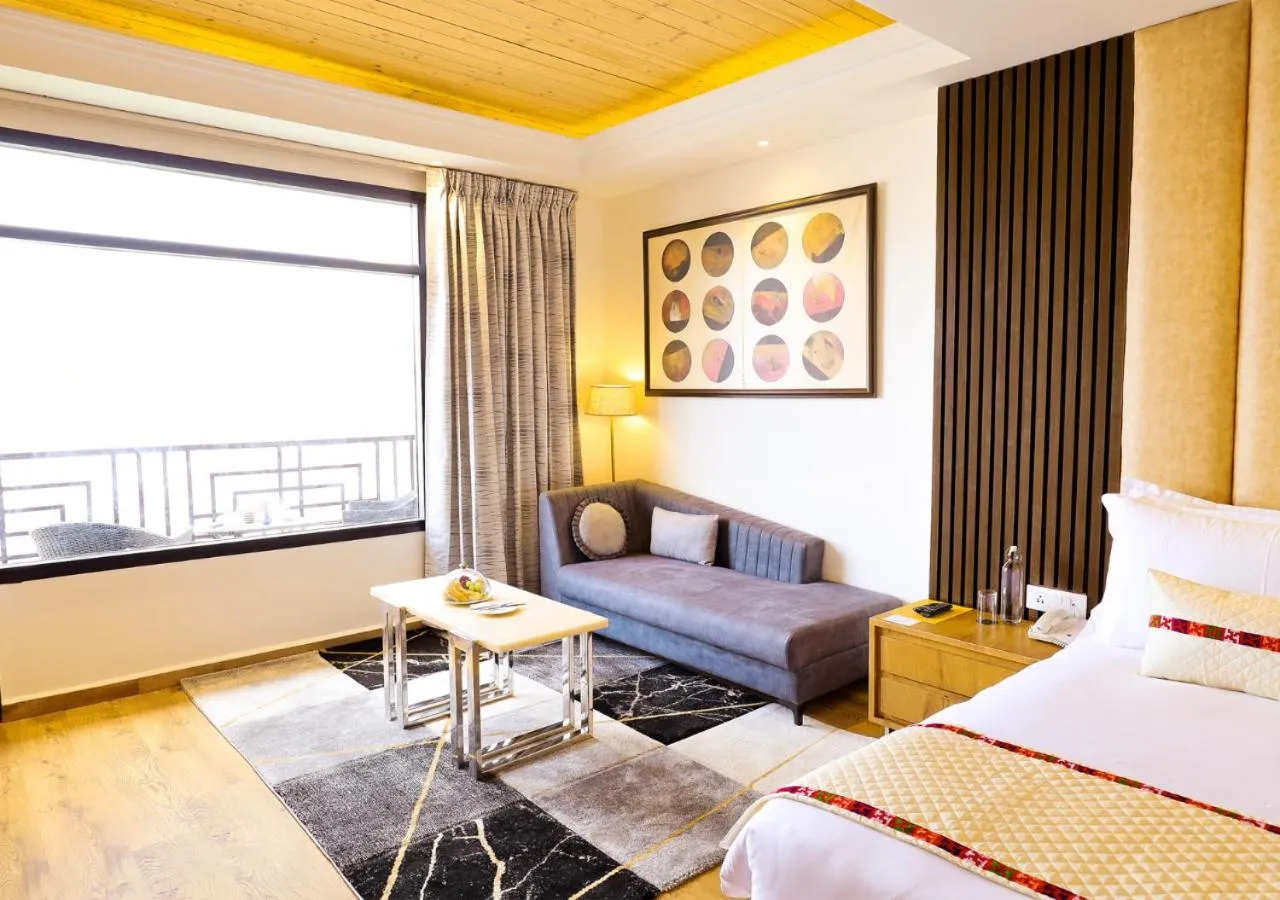 Bedroom, Bed in juSTa Cliffend Resort & Spa, Mashobra