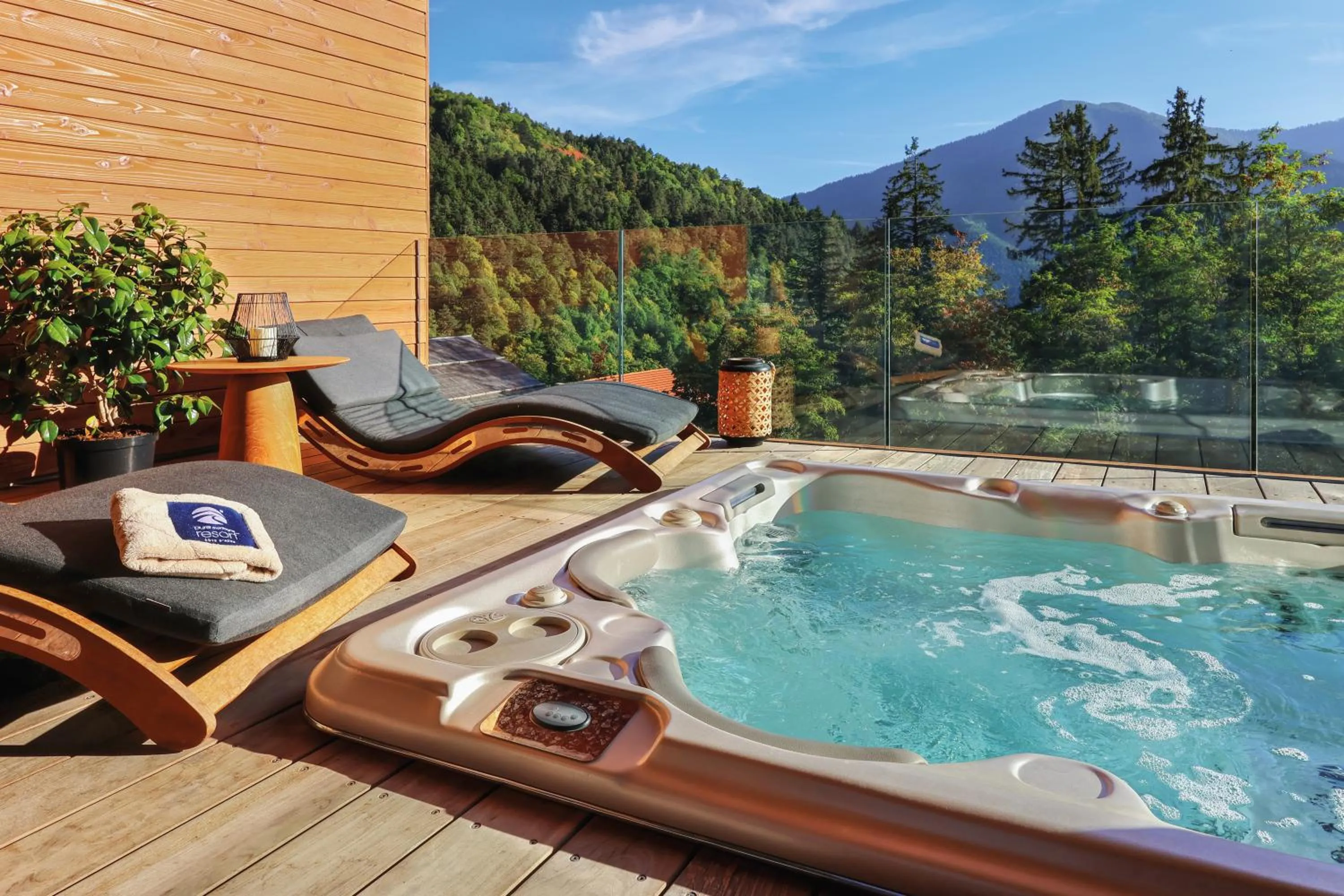 Hot Tub in Pure Montagne Resort & Spa