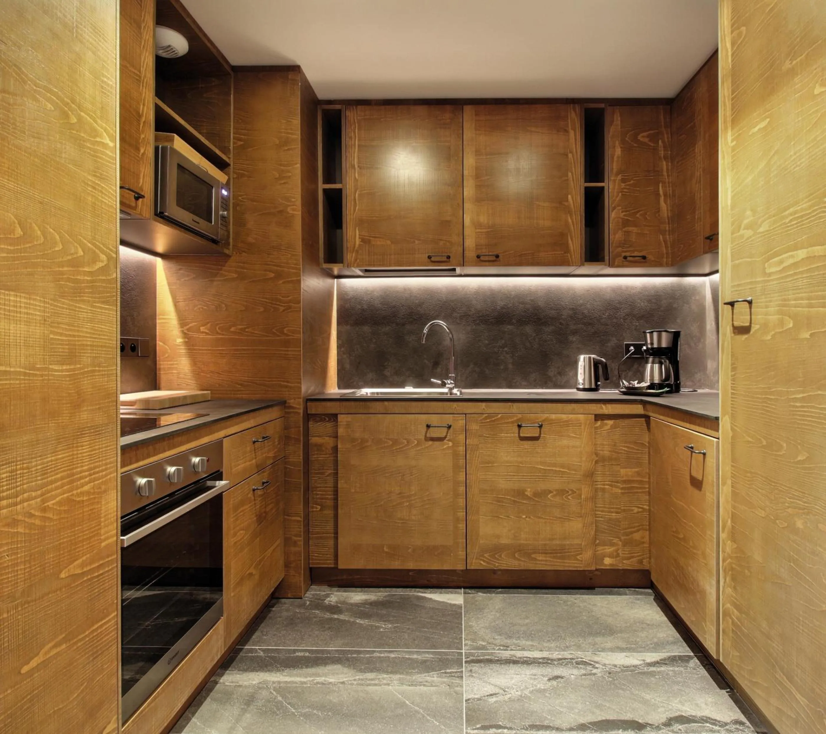 Kitchen or kitchenette in Pure Montagne Resort & Spa