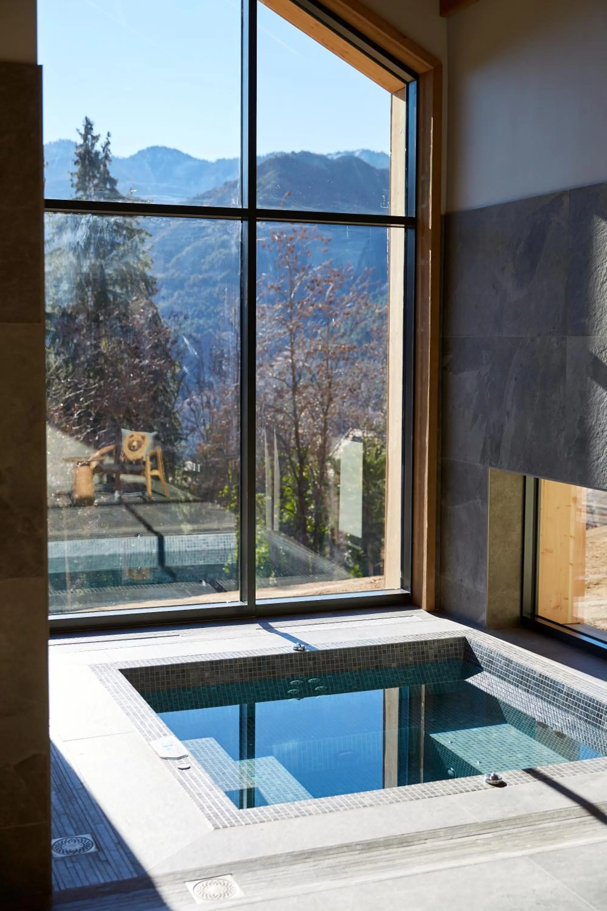 Hot Tub in Pure Montagne Resort & Spa