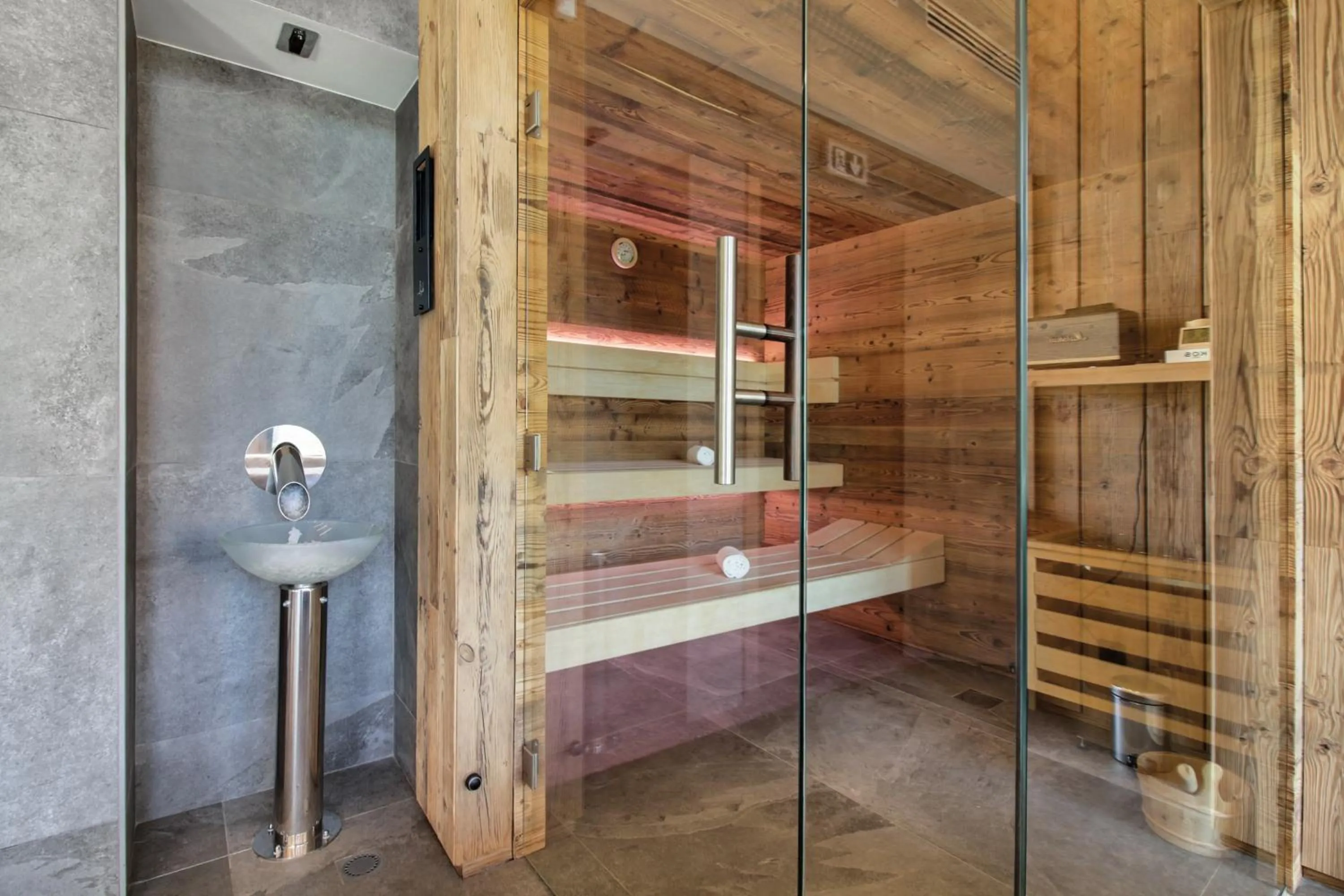 Sauna, Bed in Pure Montagne Resort & Spa