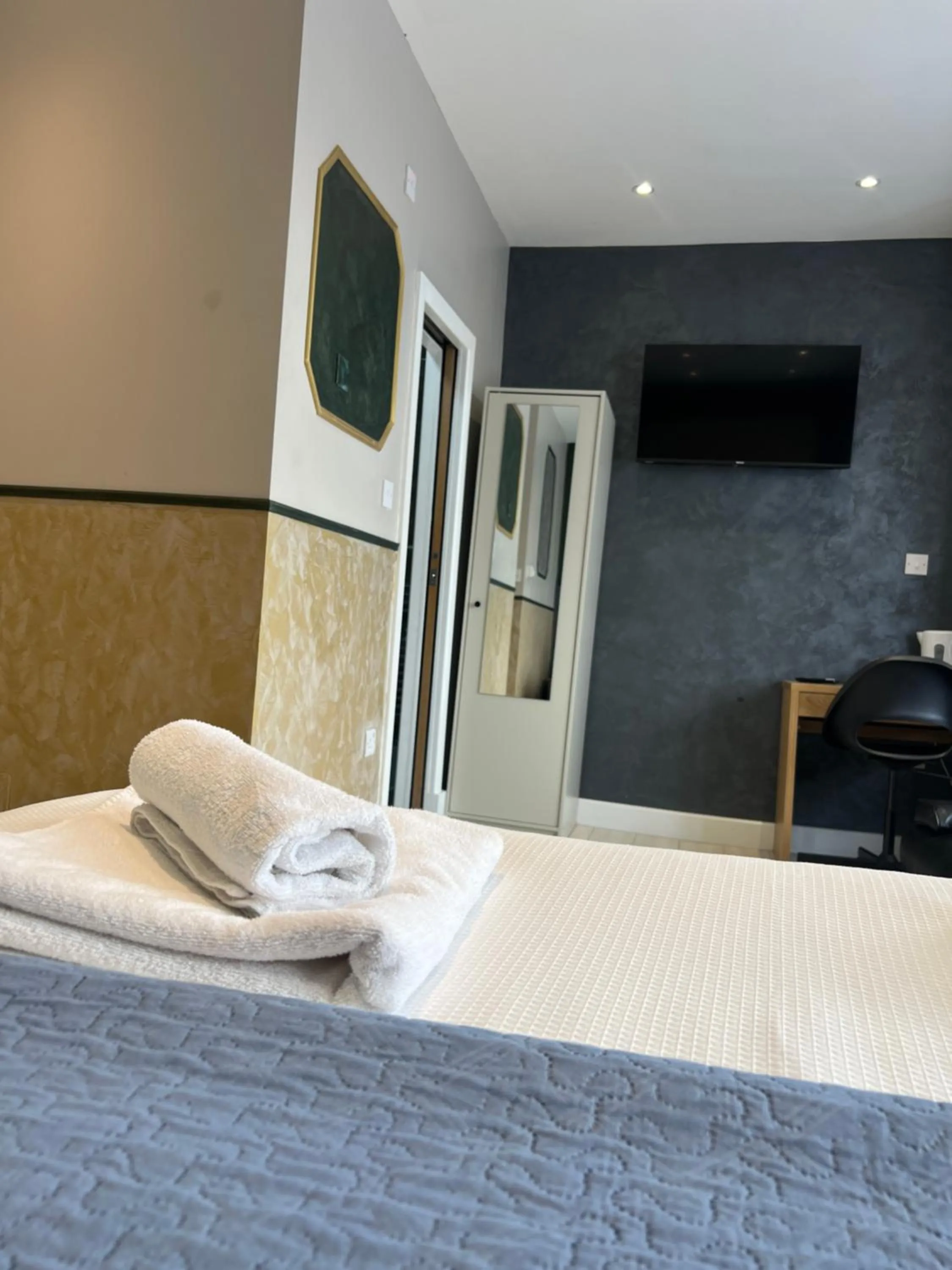 Bed in Paragraph Edmonton