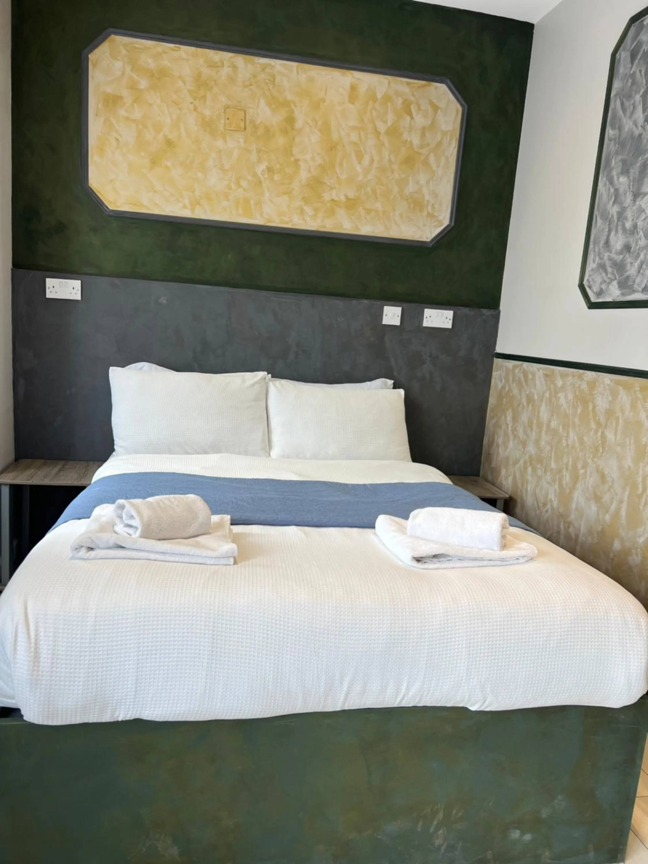 Bed in Paragraph Edmonton