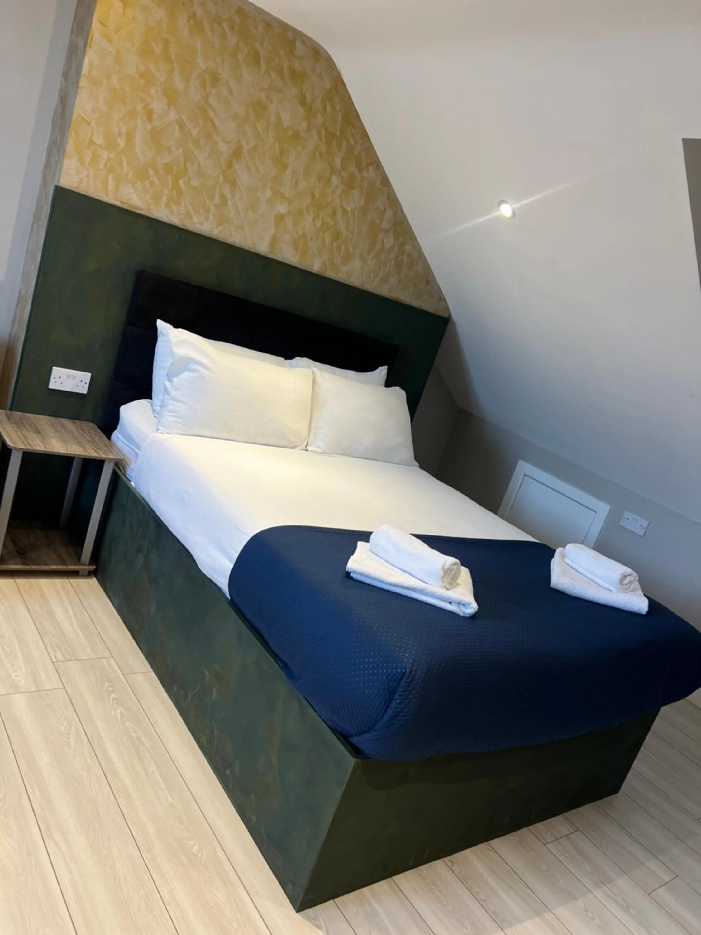 Bed in Paragraph Edmonton