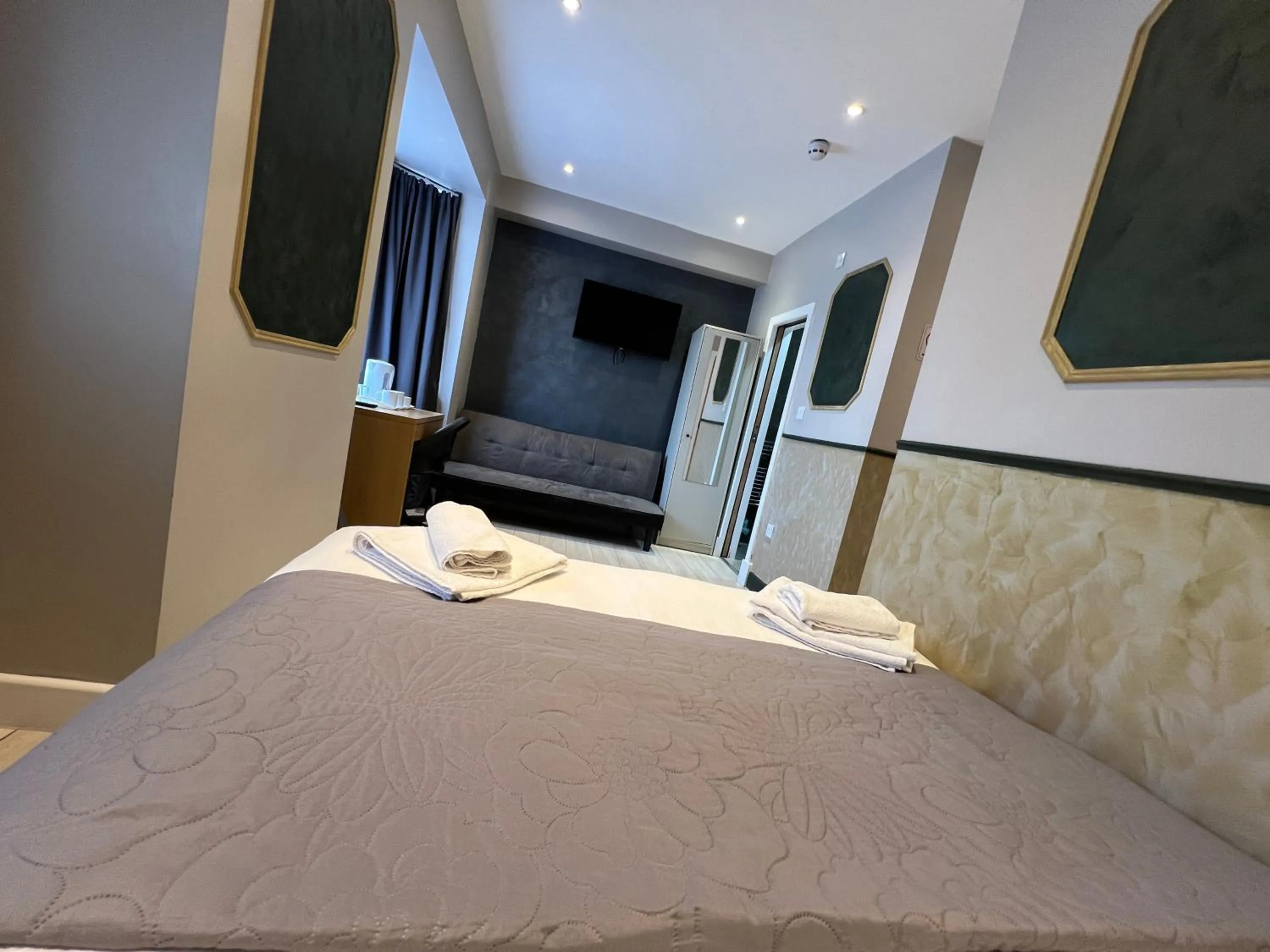 Bed in Paragraph Edmonton