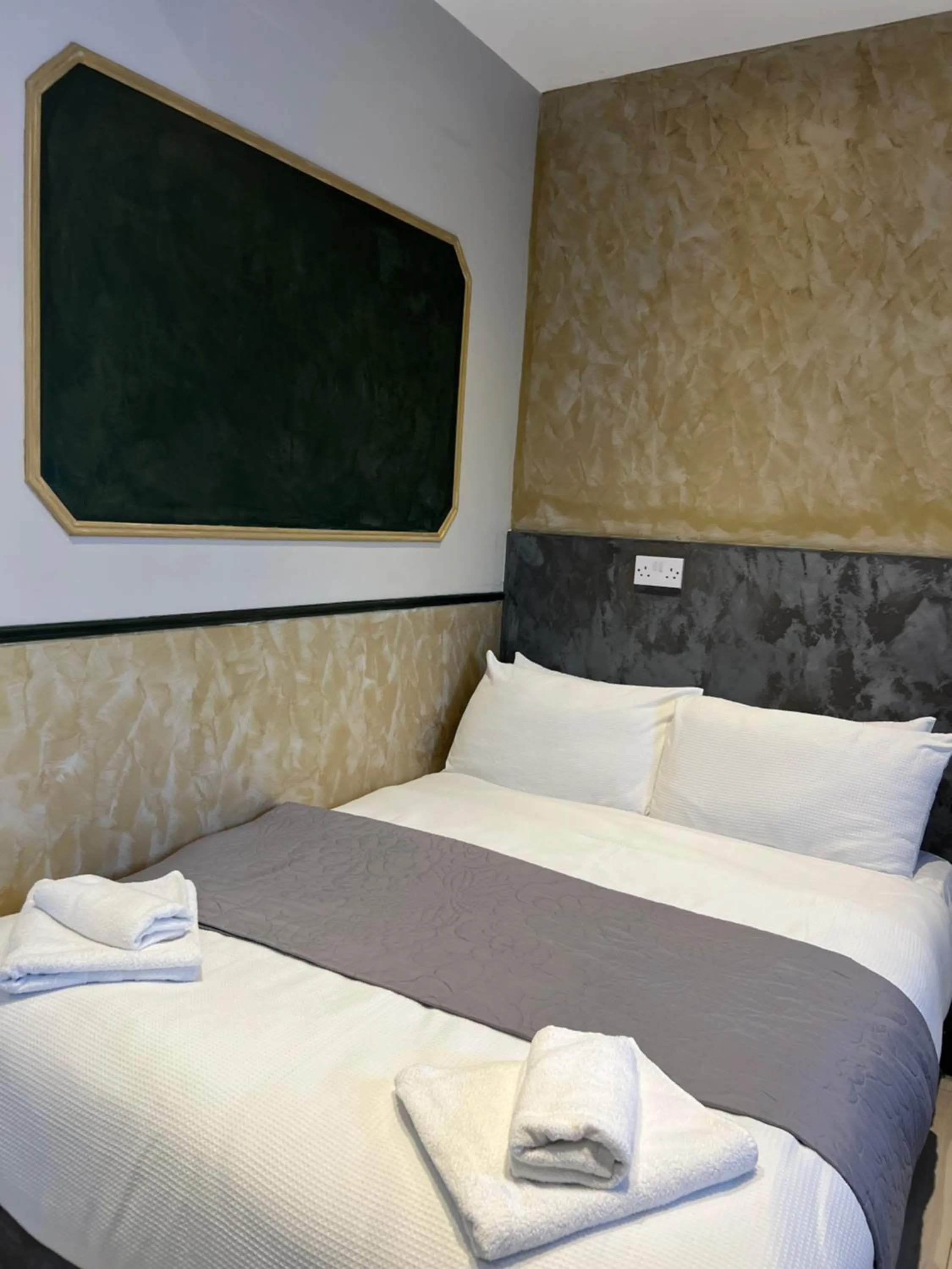 Bed in Paragraph Edmonton