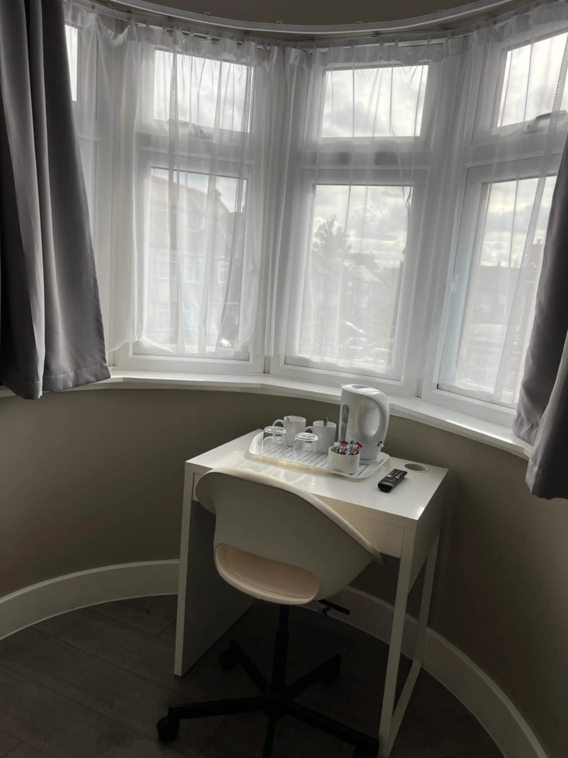 Coffee/tea facilities in Paragraph Edmonton