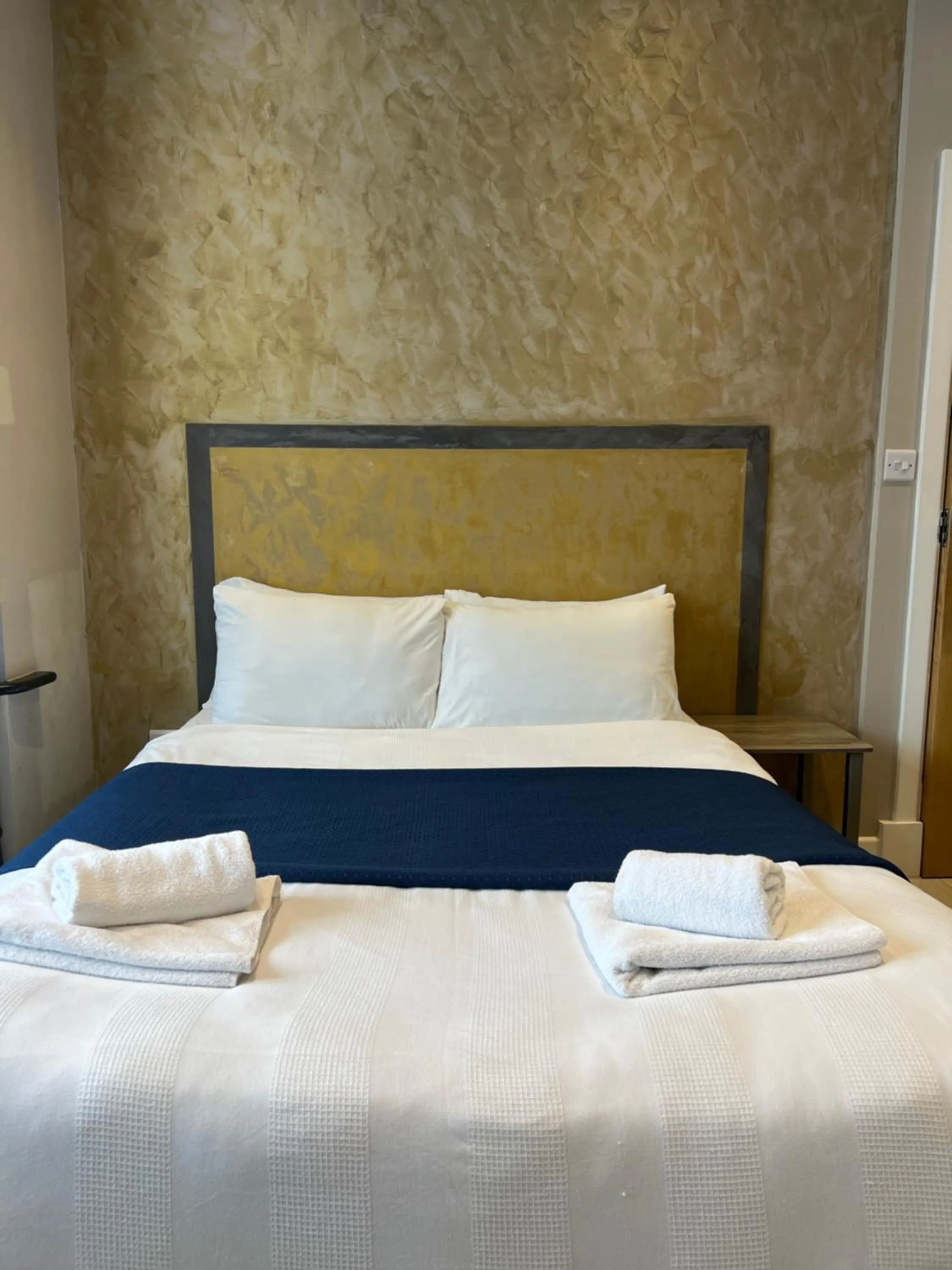 Bed in Paragraph Edmonton