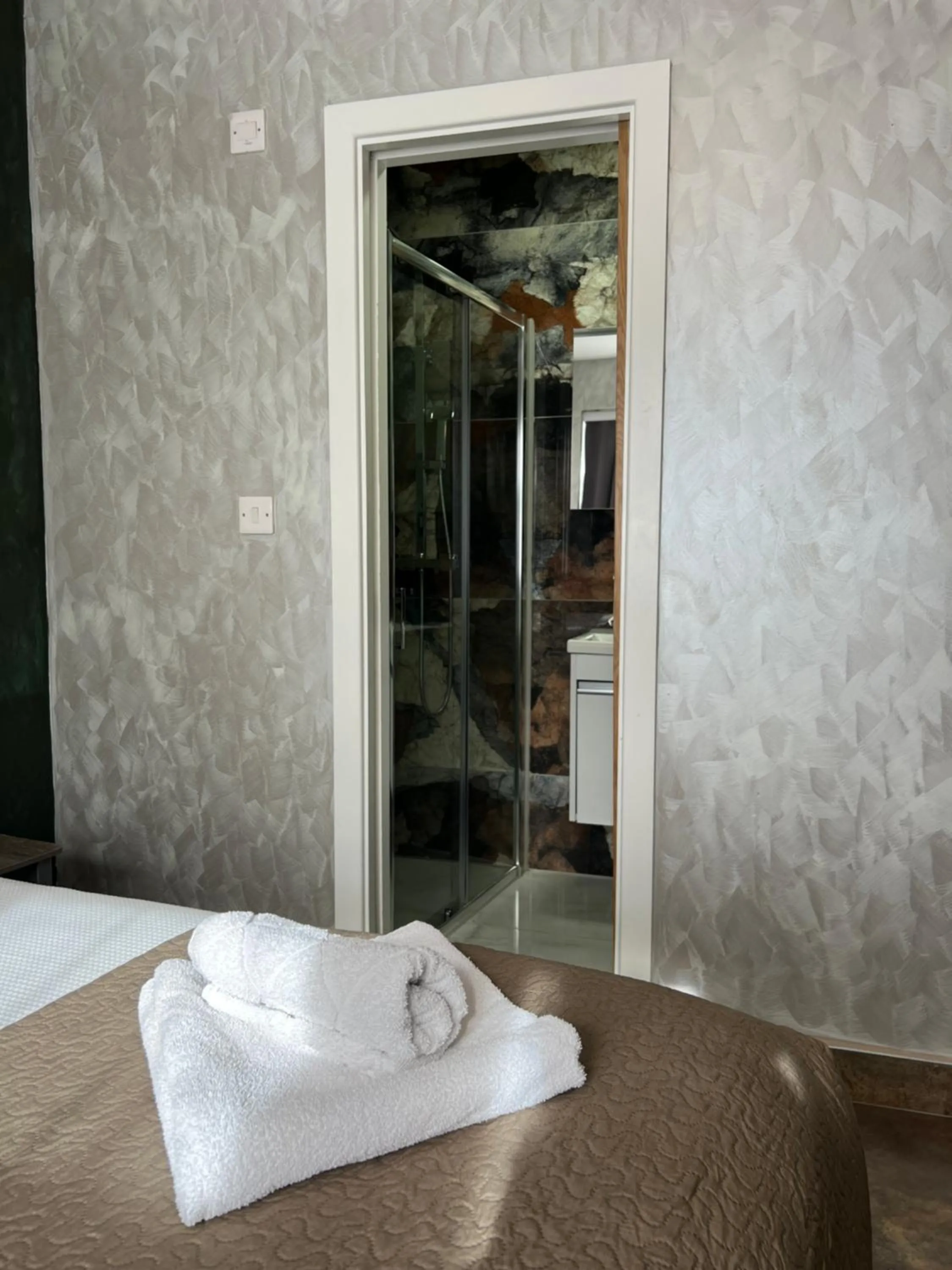 Bed in Paragraph Edmonton