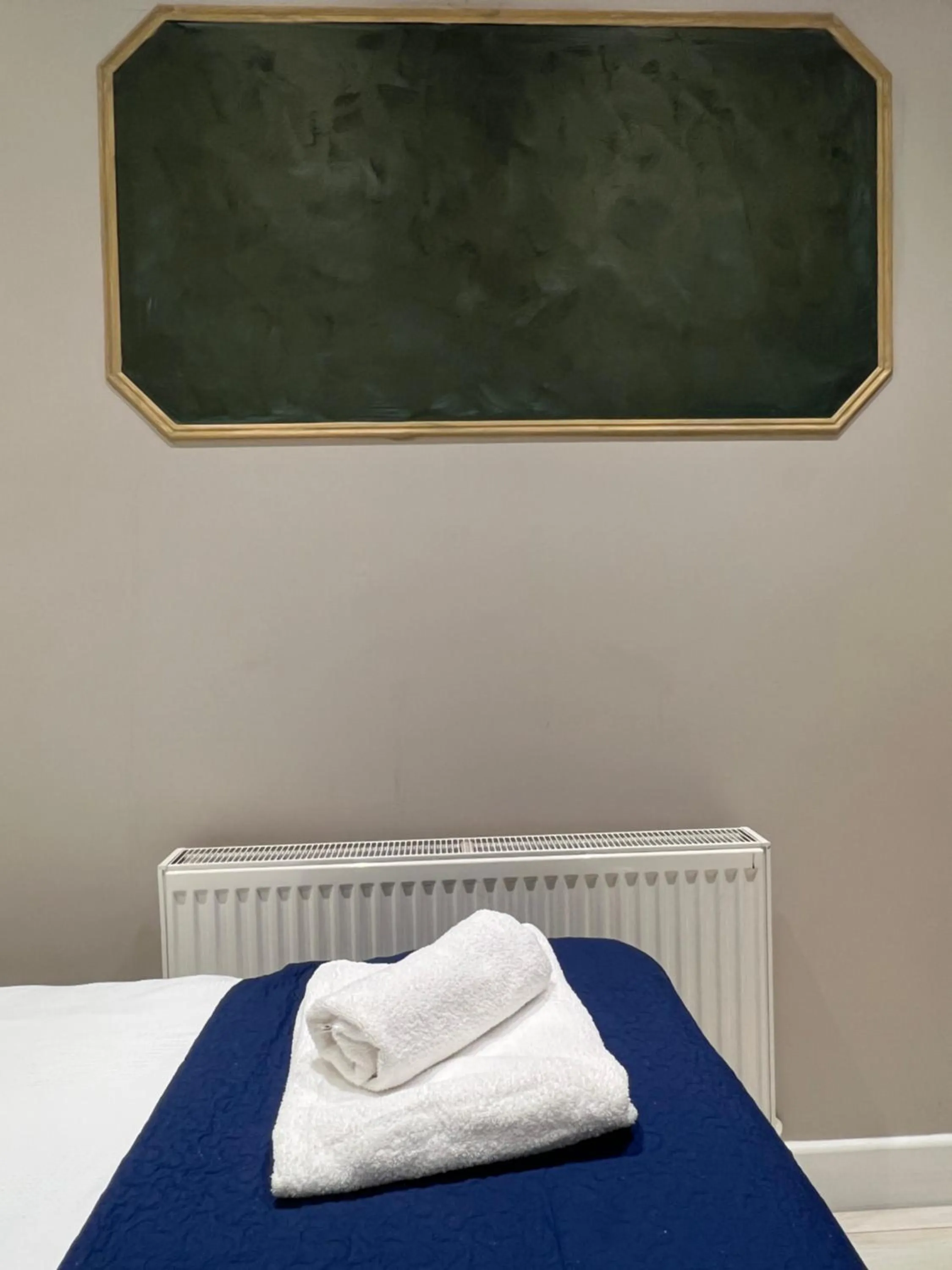 Decorative detail, Bed in Paragraph Edmonton