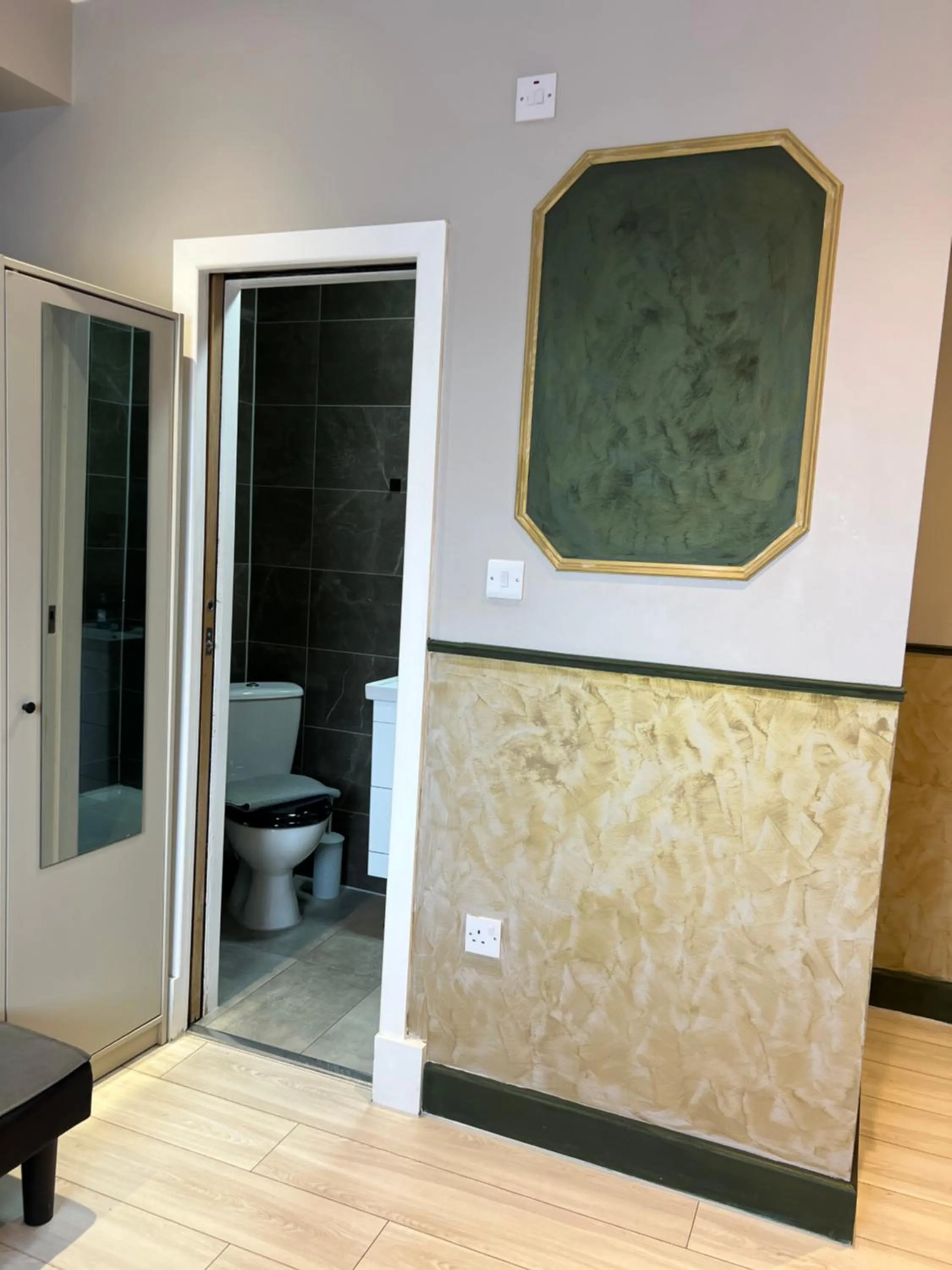 Toilet in Paragraph Edmonton