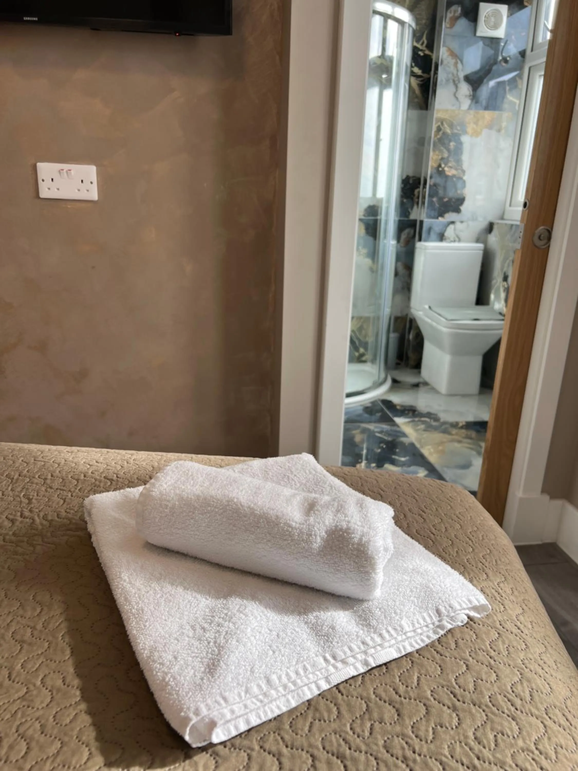 Toilet in Paragraph Edmonton