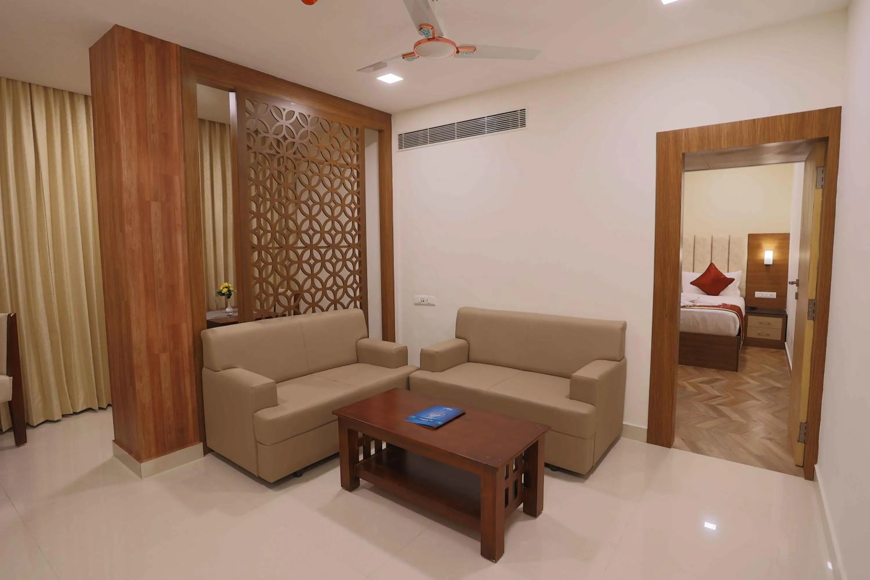 Living room, Bed in HOTEL BLUEMOON