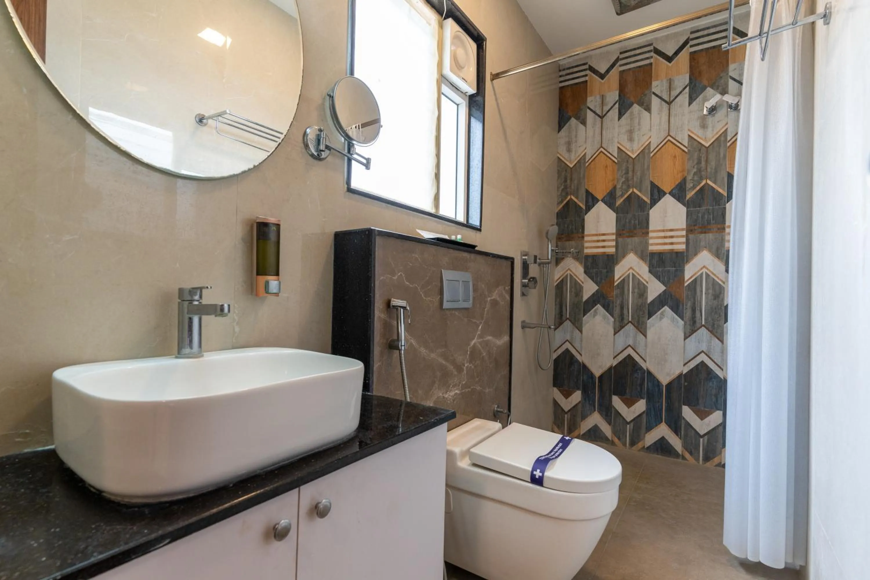 Toilet in HOTEL BLUEMOON