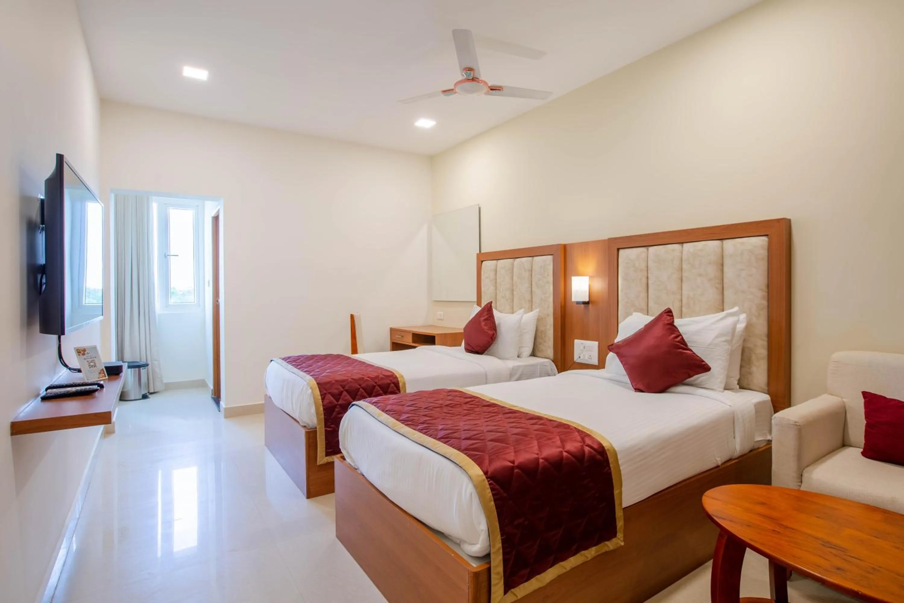 View (from property/room), Bed in HOTEL BLUEMOON