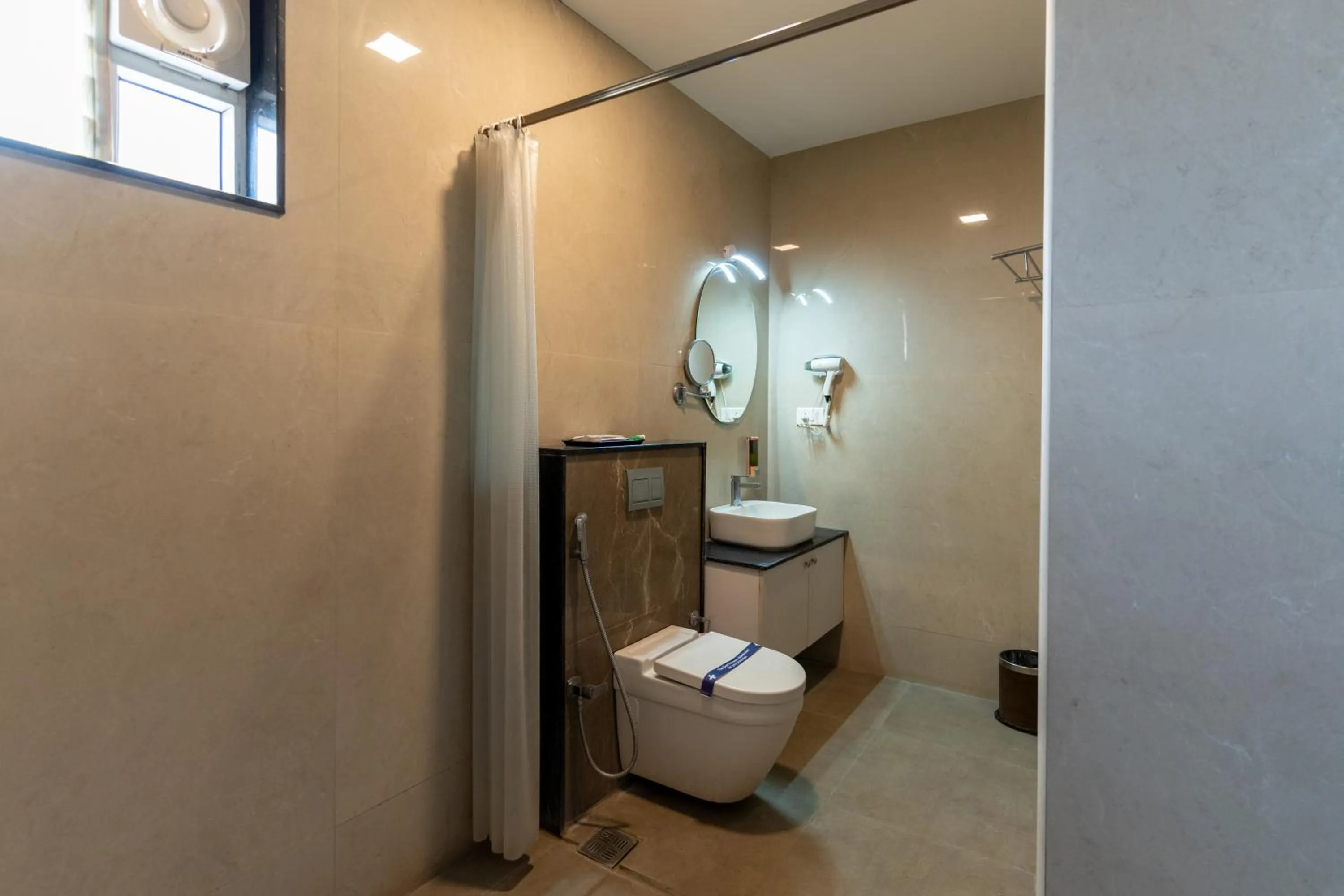 Toilet in HOTEL BLUEMOON