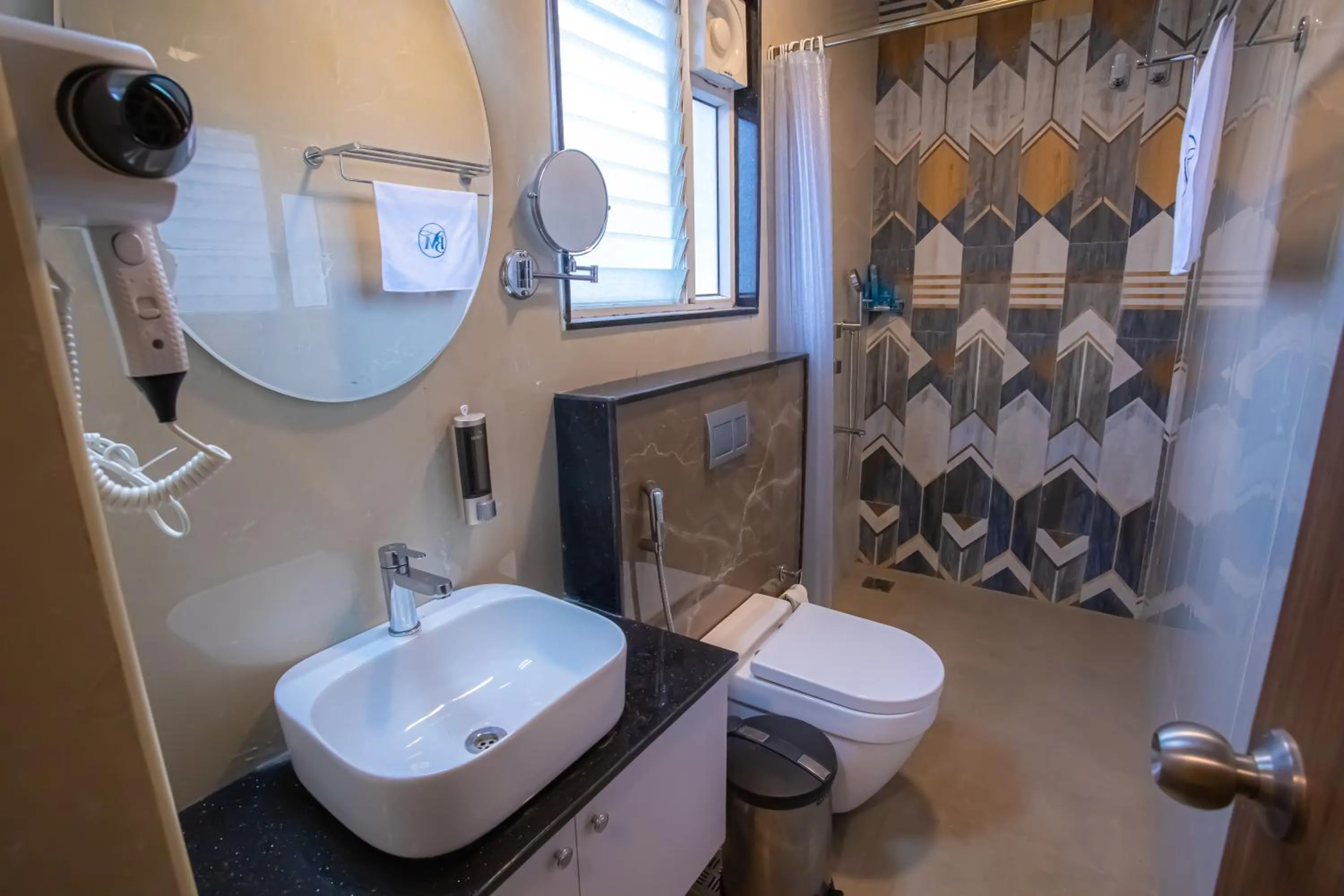 Shower in HOTEL BLUEMOON