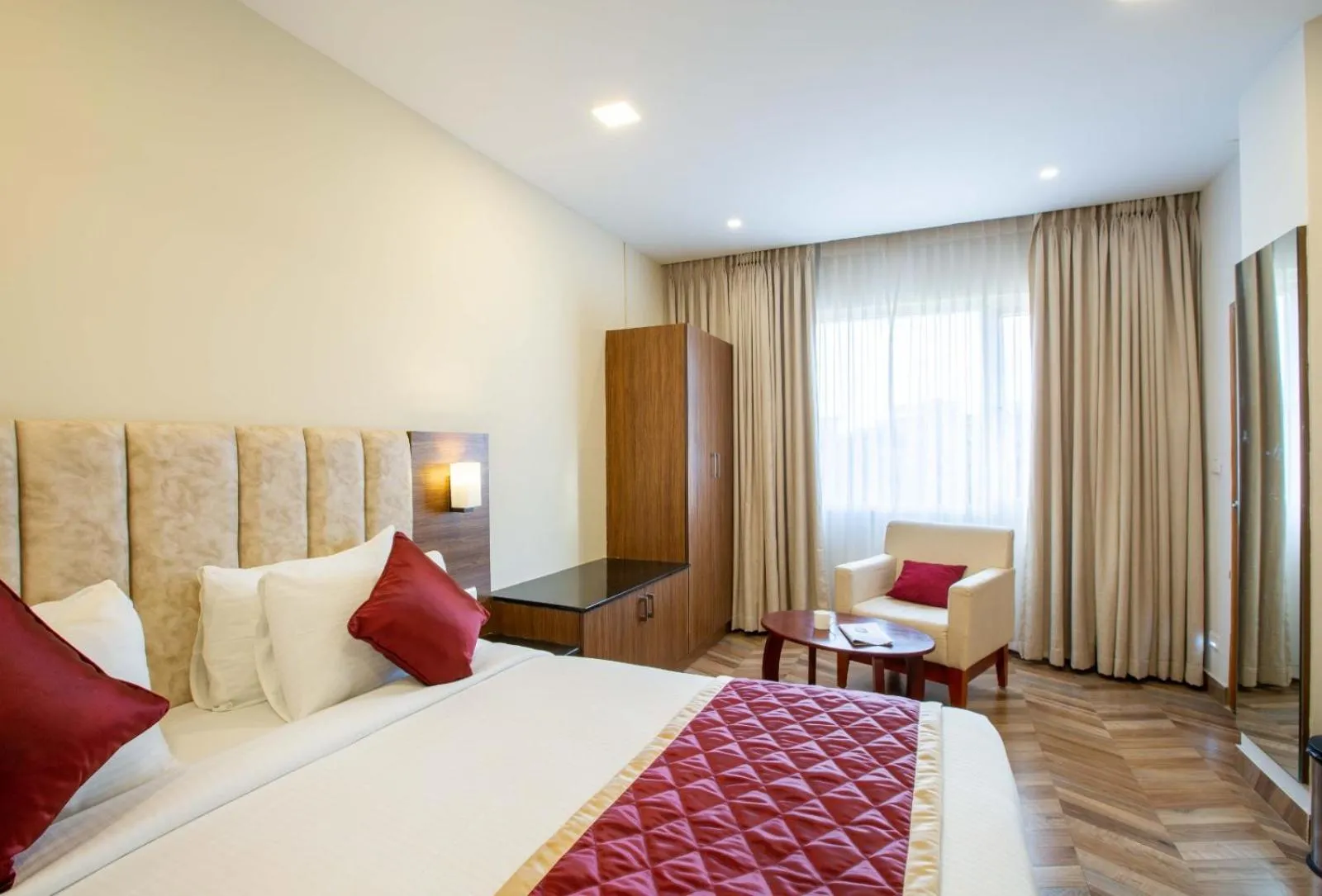 View (from property/room), Bed in HOTEL BLUEMOON