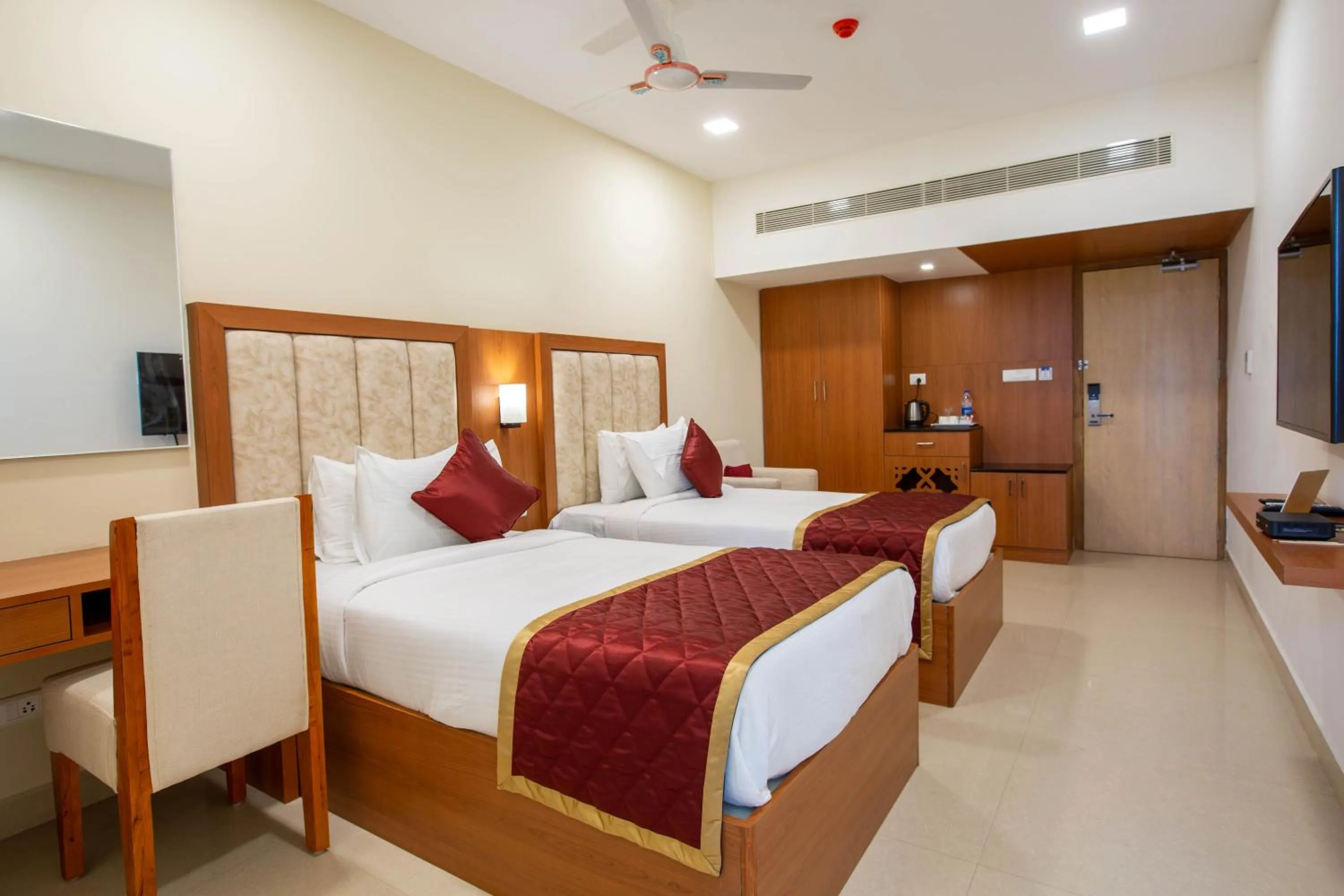 View (from property/room), Bed in HOTEL BLUEMOON