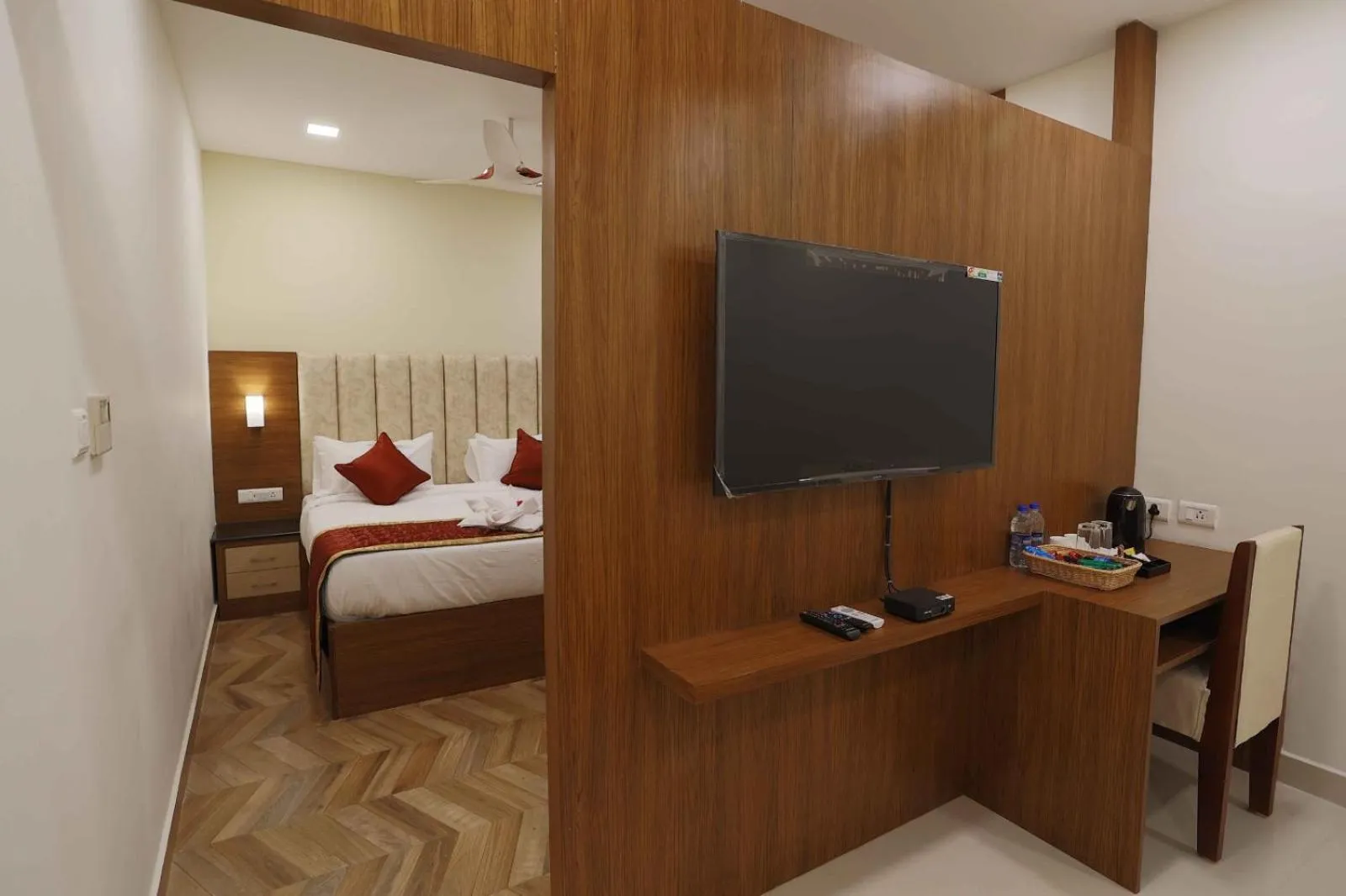 View (from property/room), Bed in HOTEL BLUEMOON