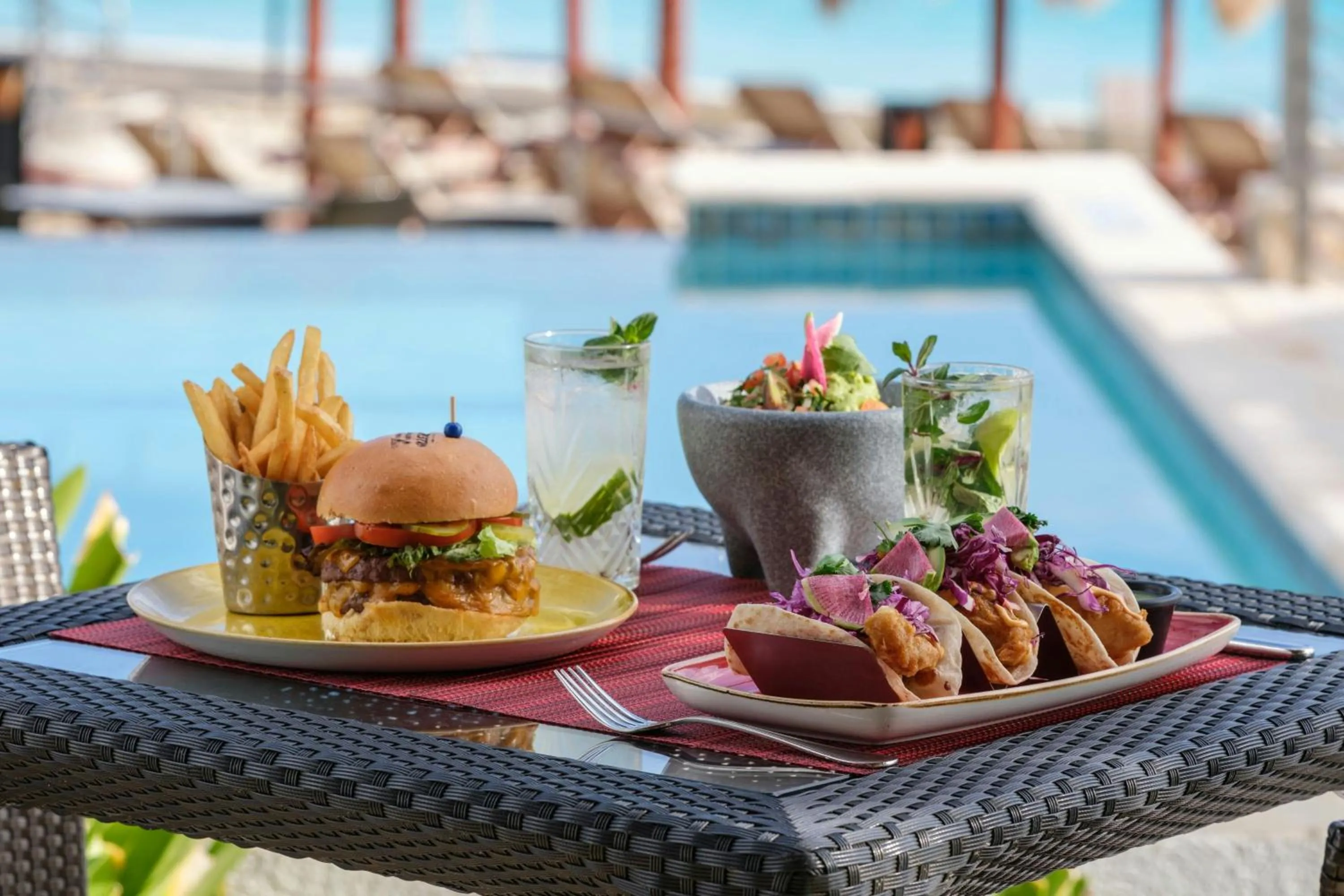 Lounge or bar in The Westin Cancun Resort Villas & Spa