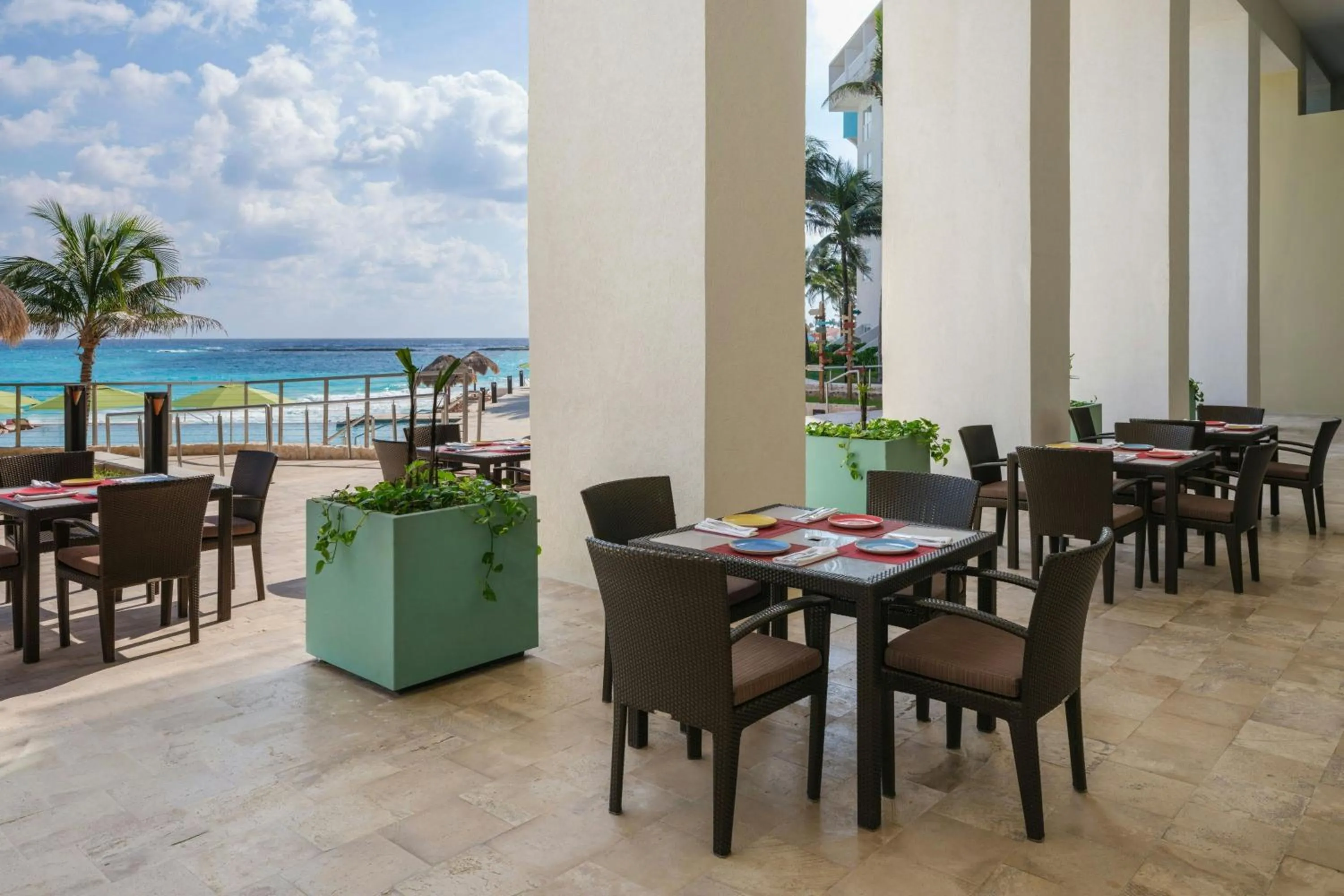 Lounge or bar in The Westin Cancun Resort Villas & Spa