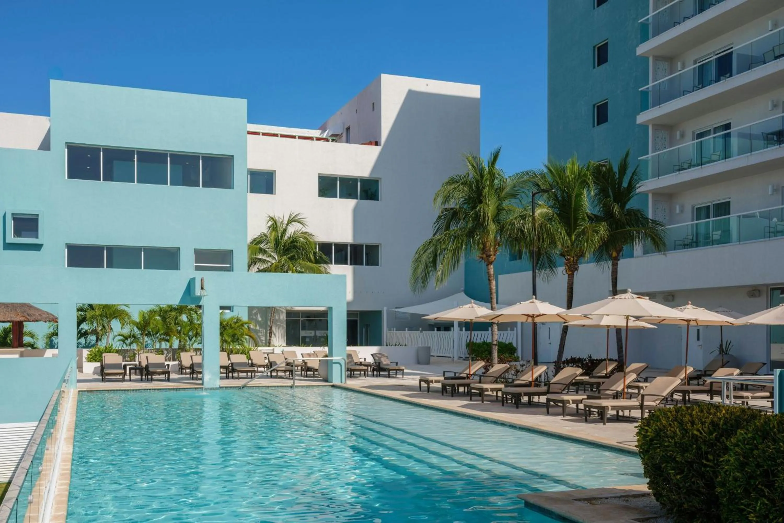 Swimming pool in The Westin Cancun Resort Villas & Spa