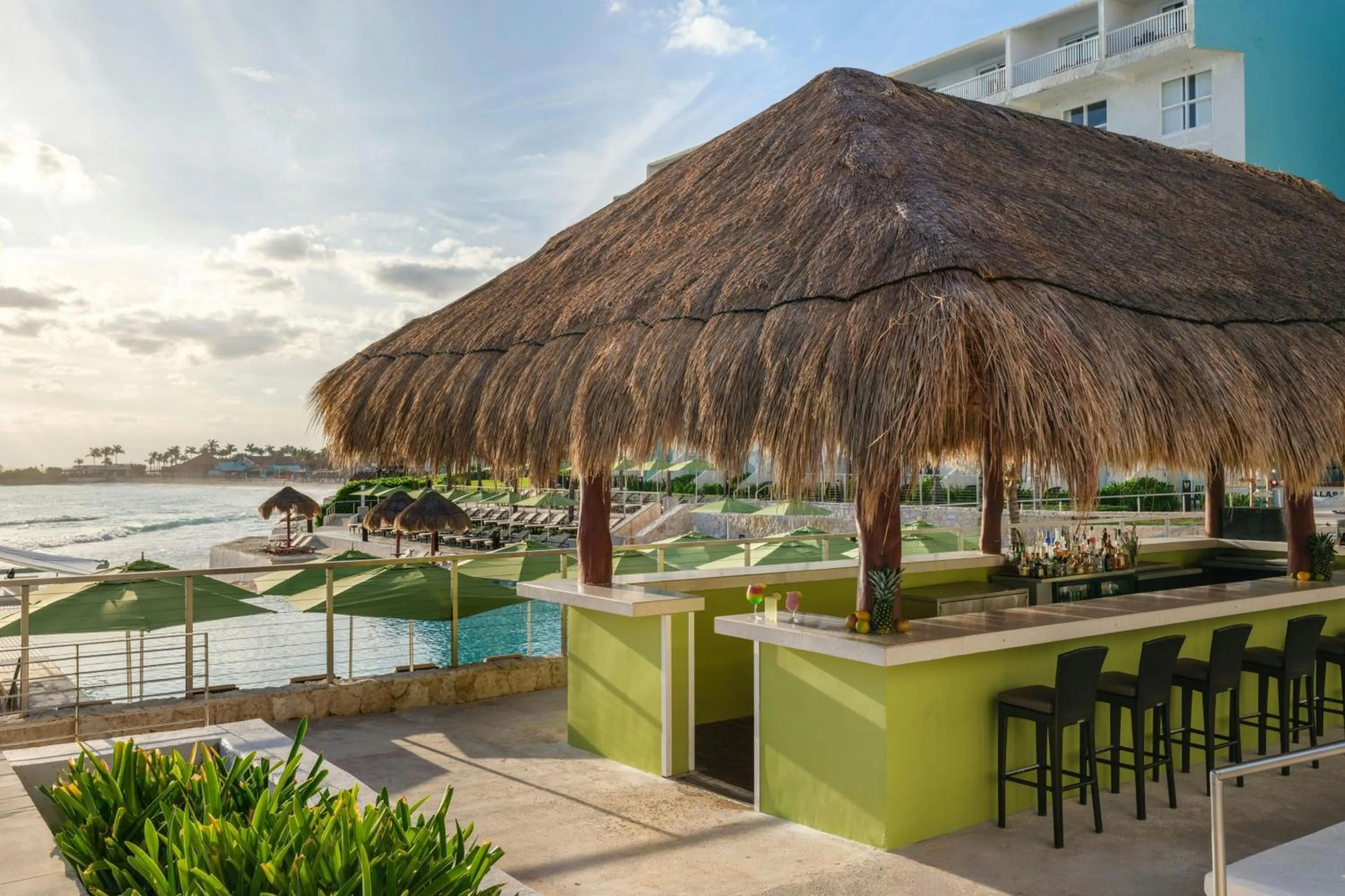 Lounge or bar in The Westin Cancun Resort Villas & Spa