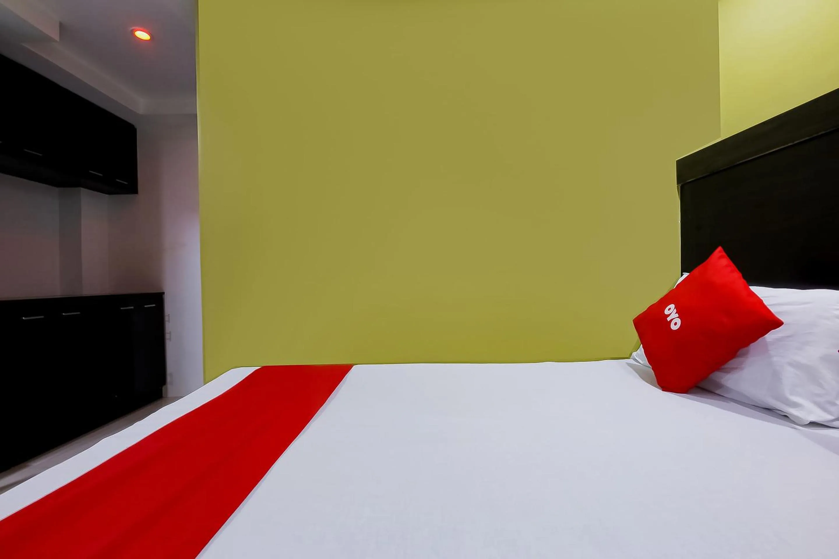 Bedroom, Bed in JQV Hotel